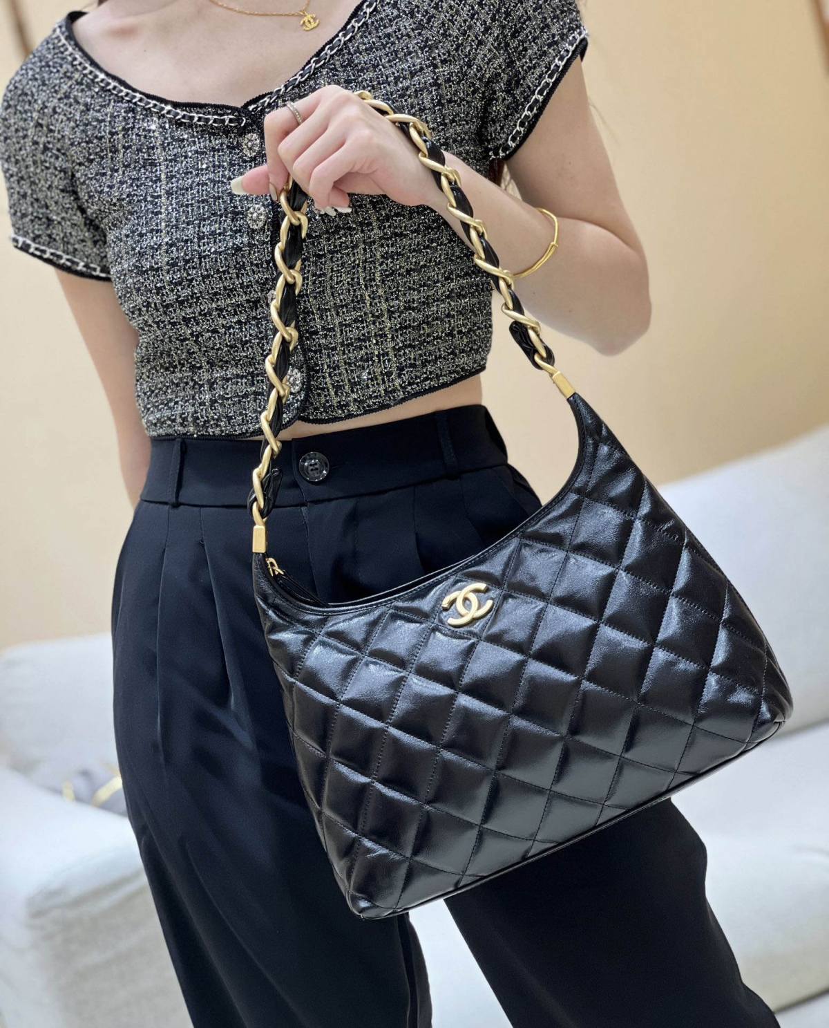 Ellebag super fake Chanel Medium Hobo Bag 2024: A Sophisticated Blend of Craftsmanship and Elegance(2024 Dec Updated)-Molemo ka ho Fetisisa Lebenkele la Lebenkele la Marang-rang la Fake Louis Vuitton, Replica designer bag ru