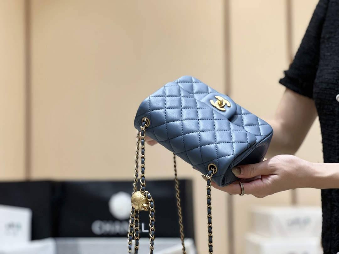 Ellebag super fake Chanel Mini CF with CC Gold Ball on Chain: A Study in Elegance and Craftsmanship(2024 Dec Updated)-Molemo ka ho Fetisisa Lebenkele la Lebenkele la Marang-rang la Fake Louis Vuitton, Replica designer bag ru