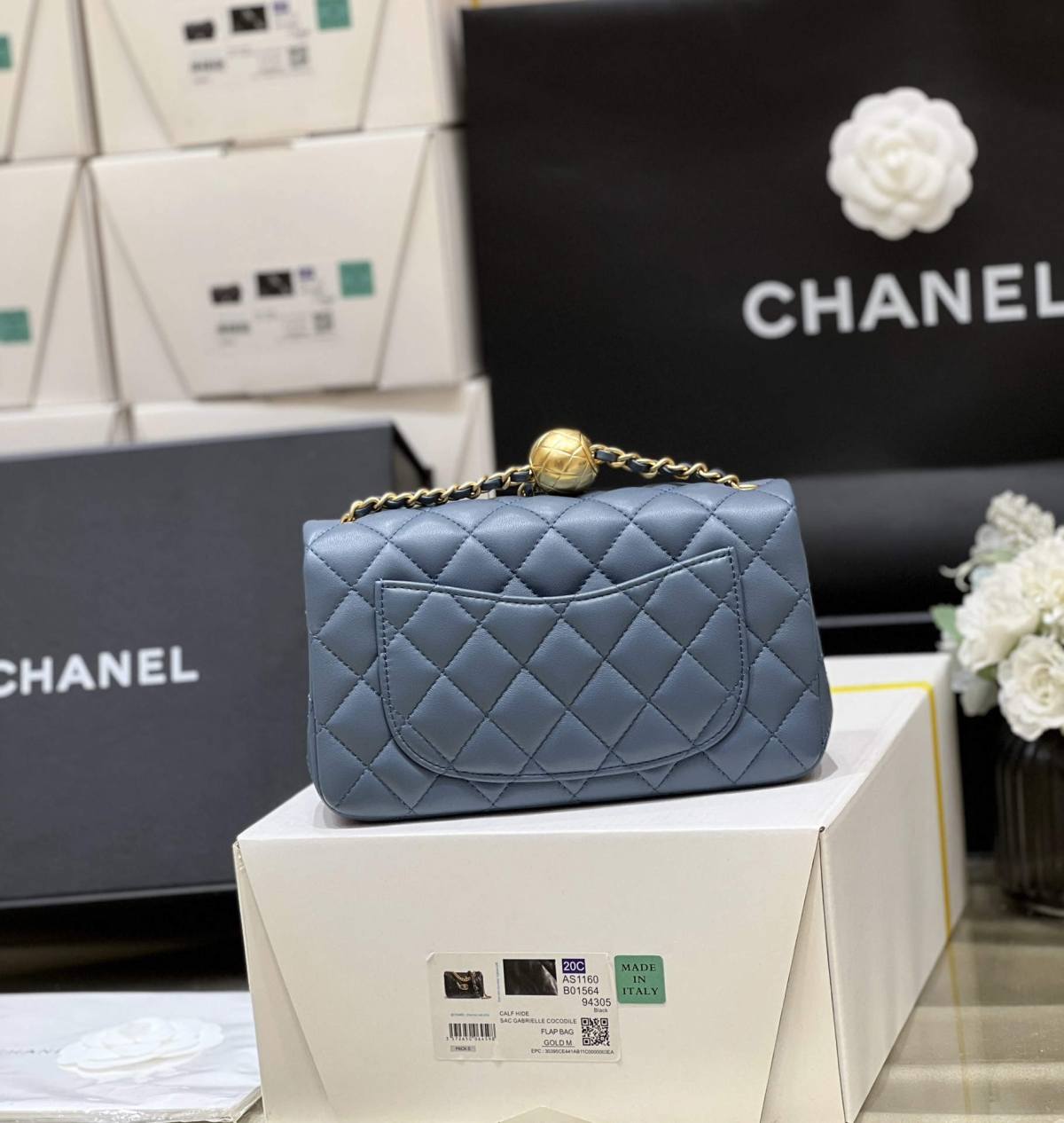 Ellebag super fake Chanel Mini CF with CC Gold Ball on Chain: A Study in Elegance and Craftsmanship(2024 Dec Updated)-Molemo ka ho Fetisisa Lebenkele la Lebenkele la Marang-rang la Fake Louis Vuitton, Replica designer bag ru