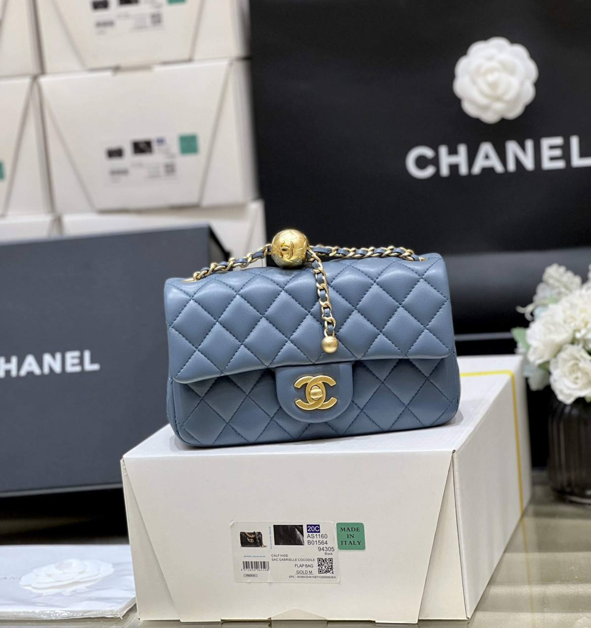 Ellebag super fake Chanel Mini CF with CC Gold Ball on Chain: A Study in Elegance and Craftsmanship(2024 Dec Updated)-Molemo ka ho Fetisisa Lebenkele la Lebenkele la Marang-rang la Fake Louis Vuitton, Replica designer bag ru