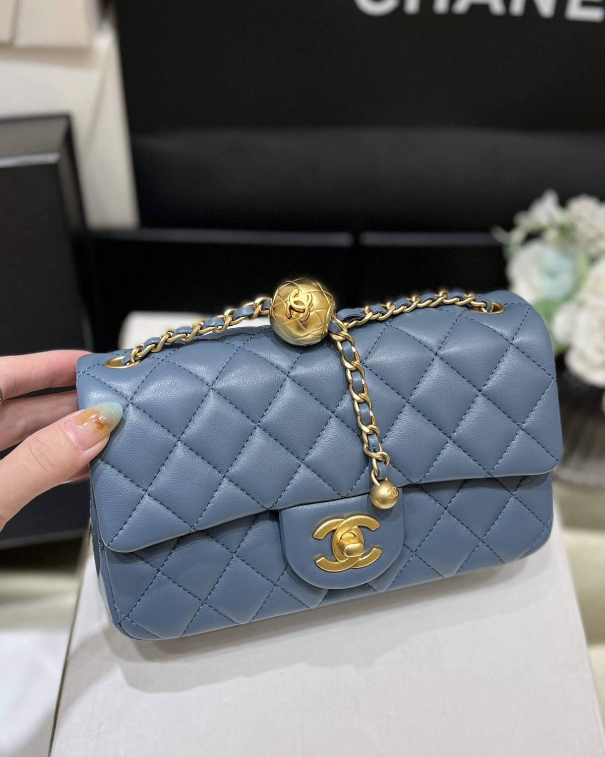 Ellebag super fake Chanel Mini CF with CC Gold Ball on Chain: A Study in Elegance and Craftsmanship(2024 Dec Updated)-Molemo ka ho Fetisisa Lebenkele la Lebenkele la Marang-rang la Fake Louis Vuitton, Replica designer bag ru