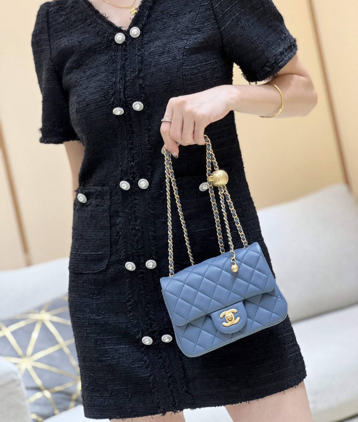 Ellebag super fake Chanel Mini CF with CC Gold Ball on Chain: A Study in Elegance and Craftsmanship(2024 Dec Updated)-Molemo ka ho Fetisisa Lebenkele la Lebenkele la Marang-rang la Fake Louis Vuitton, Replica designer bag ru