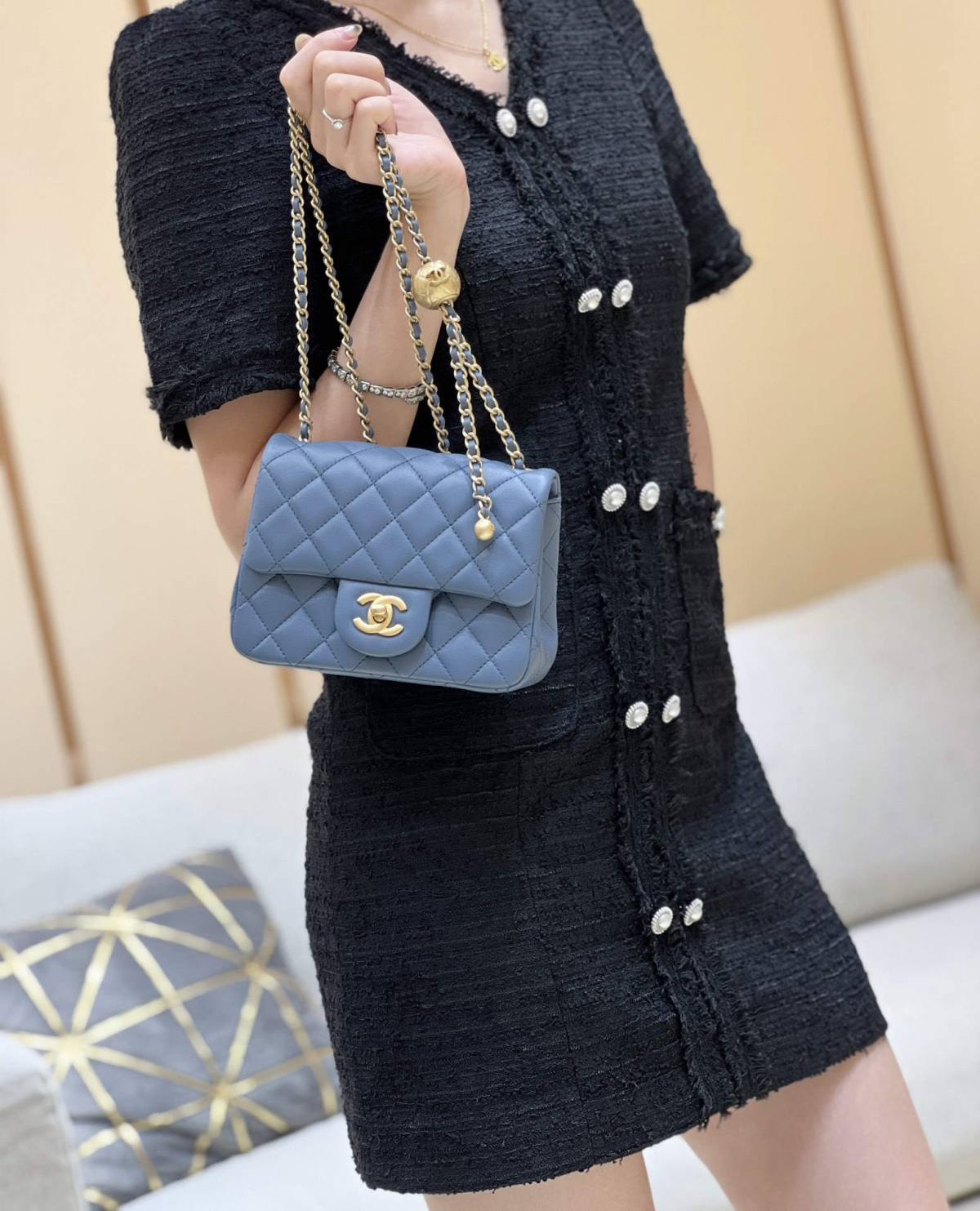 Ellebag super fake Chanel Mini CF with CC Gold Ball on Chain: A Study in Elegance and Craftsmanship(2024 Dec Updated)-Molemo ka ho Fetisisa Lebenkele la Lebenkele la Marang-rang la Fake Louis Vuitton, Replica designer bag ru