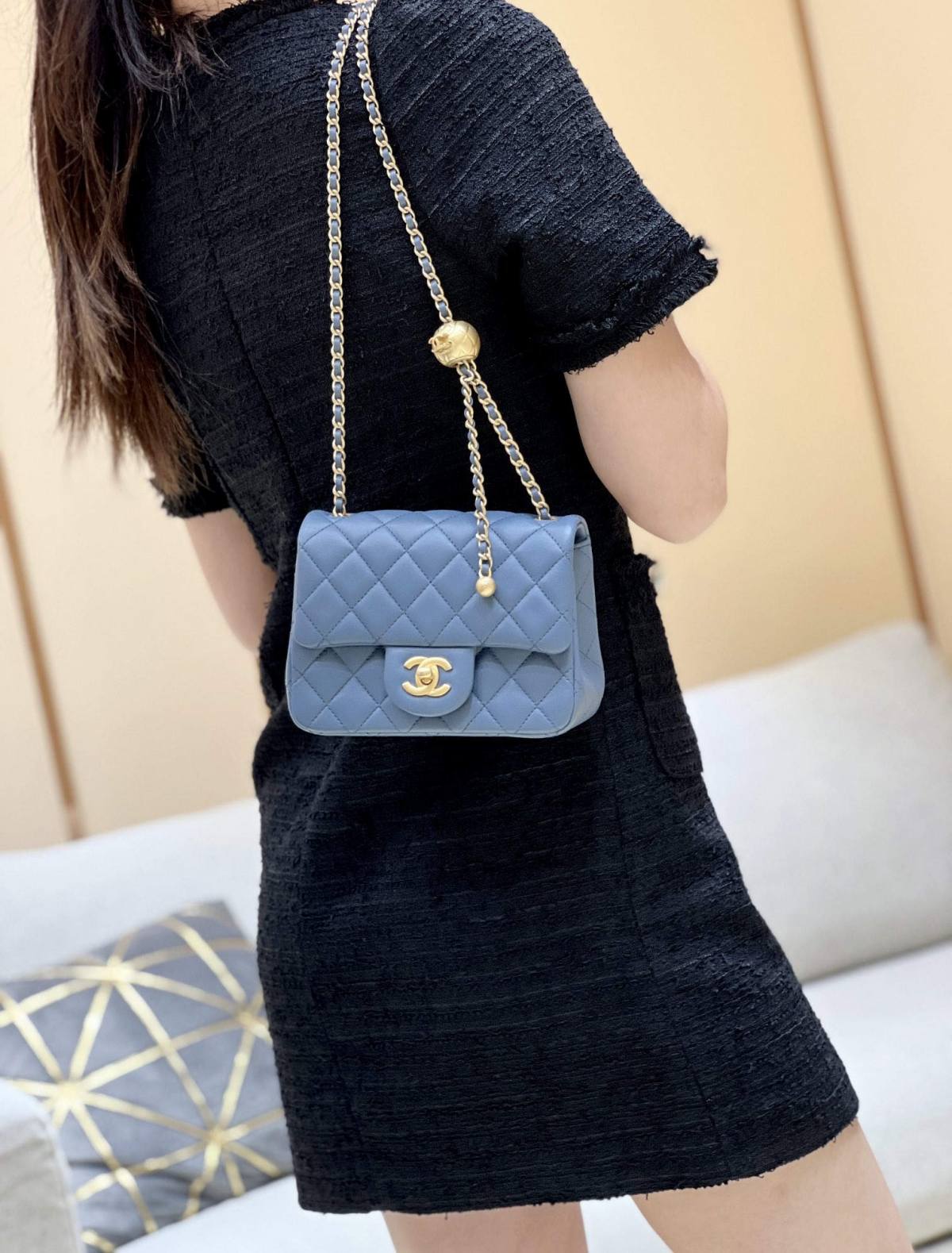 Ellebag super fake Chanel Mini CF with CC Gold Ball on Chain: A Study in Elegance and Craftsmanship(2024 Dec Updated)-Molemo ka ho Fetisisa Lebenkele la Lebenkele la Marang-rang la Fake Louis Vuitton, Replica designer bag ru