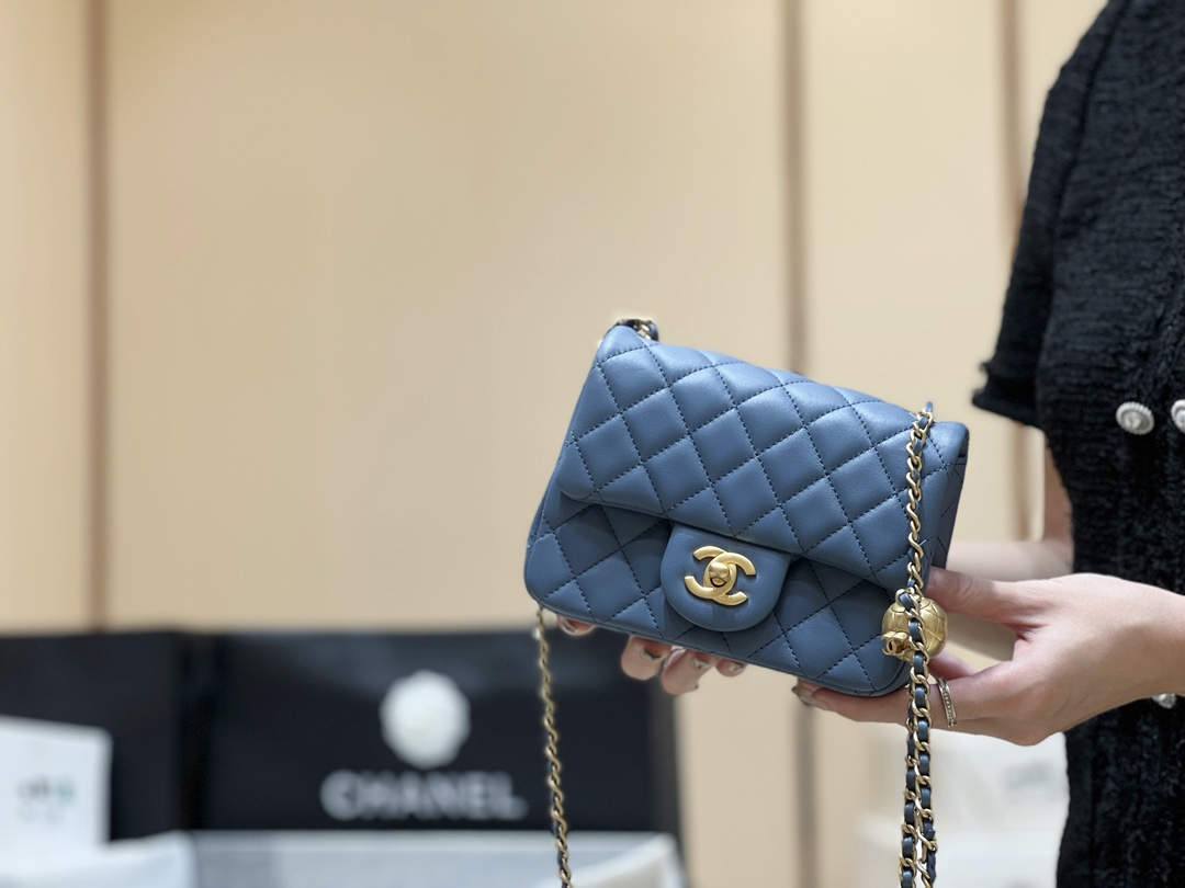 Ellebag super fake Chanel Mini CF with CC Gold Ball on Chain: A Study in Elegance and Craftsmanship(2024 Dec Updated)-Molemo ka ho Fetisisa Lebenkele la Lebenkele la Marang-rang la Fake Louis Vuitton, Replica designer bag ru