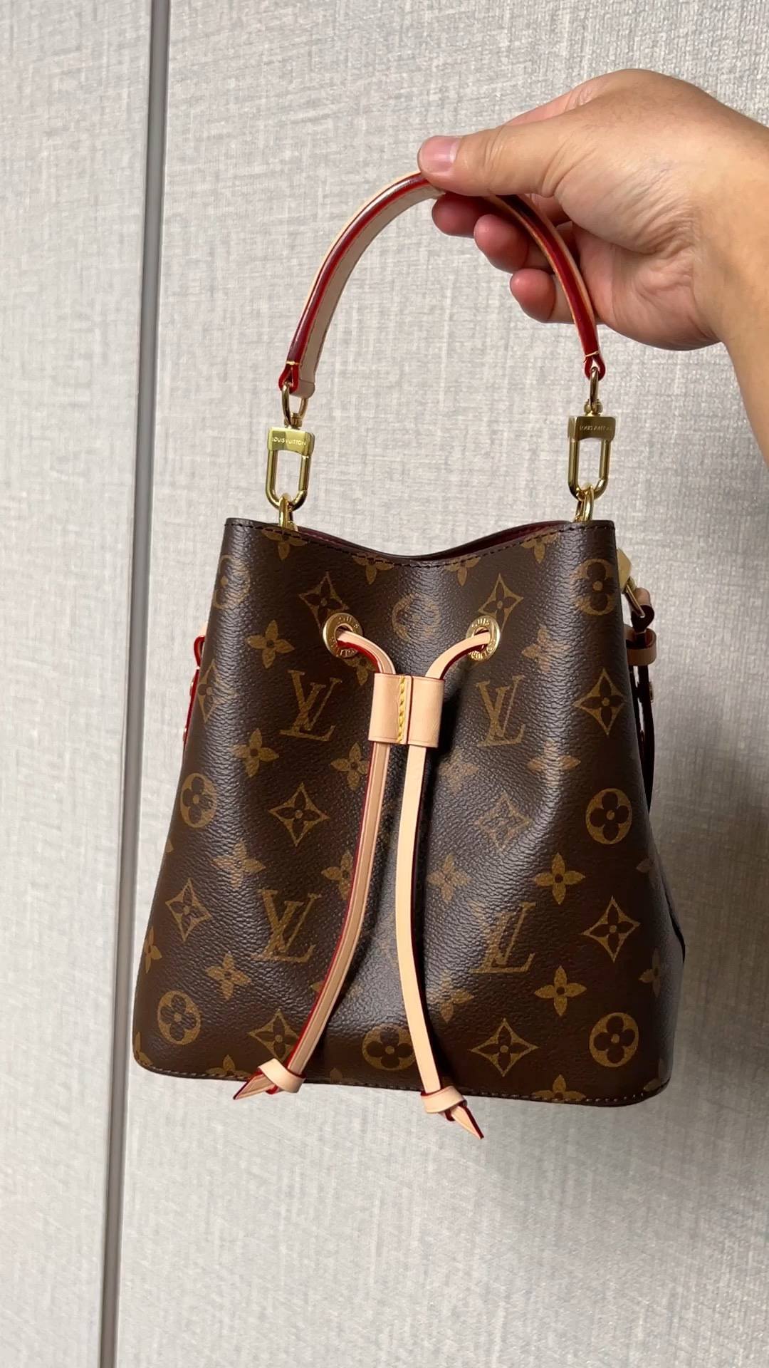 Ellebag’s 1:1 Replica of Louis Vuitton M46581 NÉONOÉ BB Medium Handbag: A Perfect Reproduction of Timeless Elegance(2024 Dec Updated)-Molemo ka ho Fetisisa Lebenkele la Lebenkele la Marang-rang la Fake Louis Vuitton, Replica designer bag ru