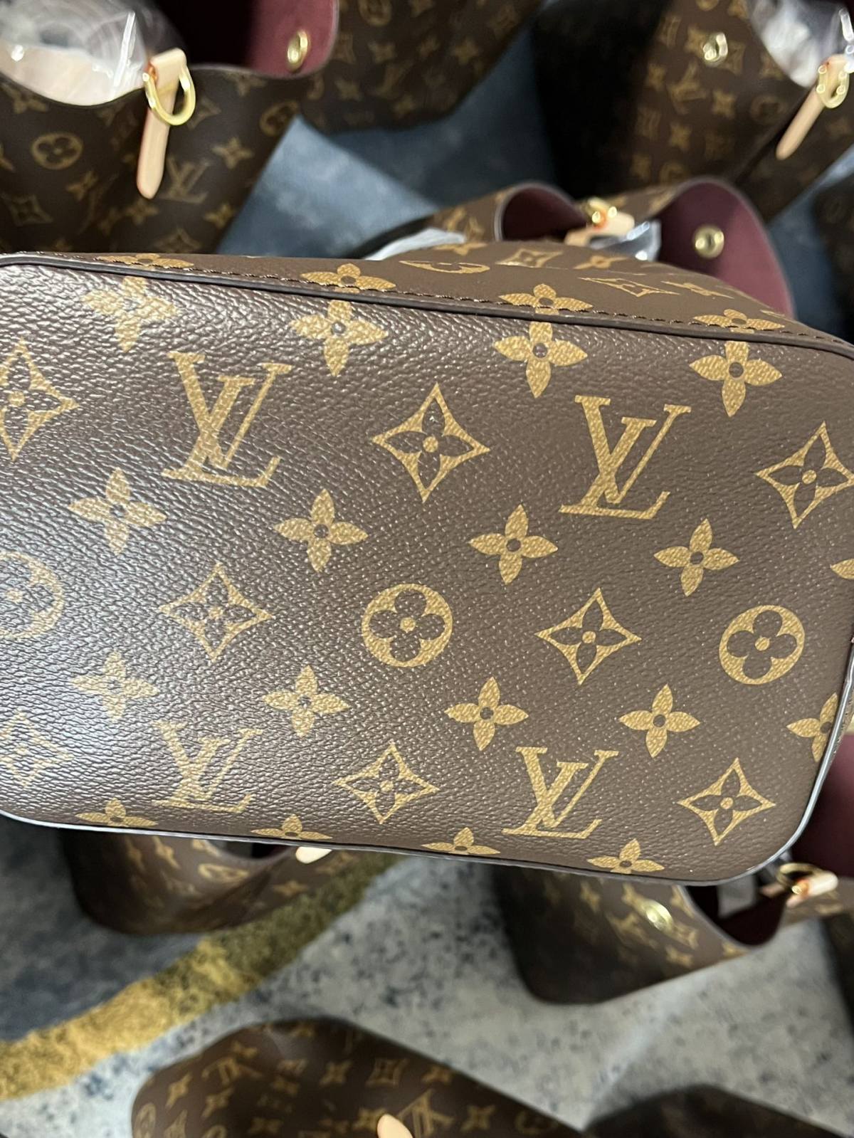 Ellebag’s 1:1 Replica of Louis Vuitton M46581 NÉONOÉ BB Medium Handbag: A Perfect Reproduction of Timeless Elegance(2024 Dec Updated)-Molemo ka ho Fetisisa Lebenkele la Lebenkele la Marang-rang la Fake Louis Vuitton, Replica designer bag ru