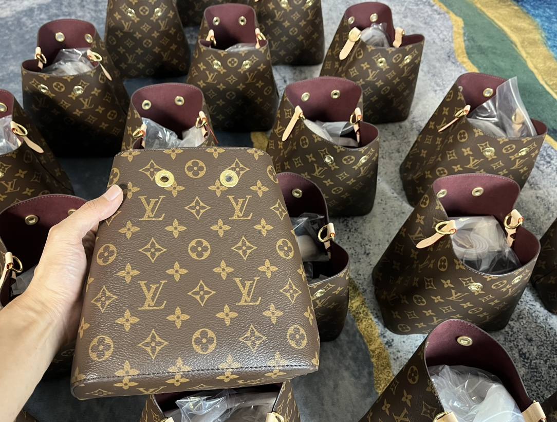 Ellebag’s 1:1 Replica of Louis Vuitton M46581 NÉONOÉ BB Medium Handbag: A Perfect Reproduction of Timeless Elegance(2024 Dec Updated)-Molemo ka ho Fetisisa Lebenkele la Lebenkele la Marang-rang la Fake Louis Vuitton, Replica designer bag ru