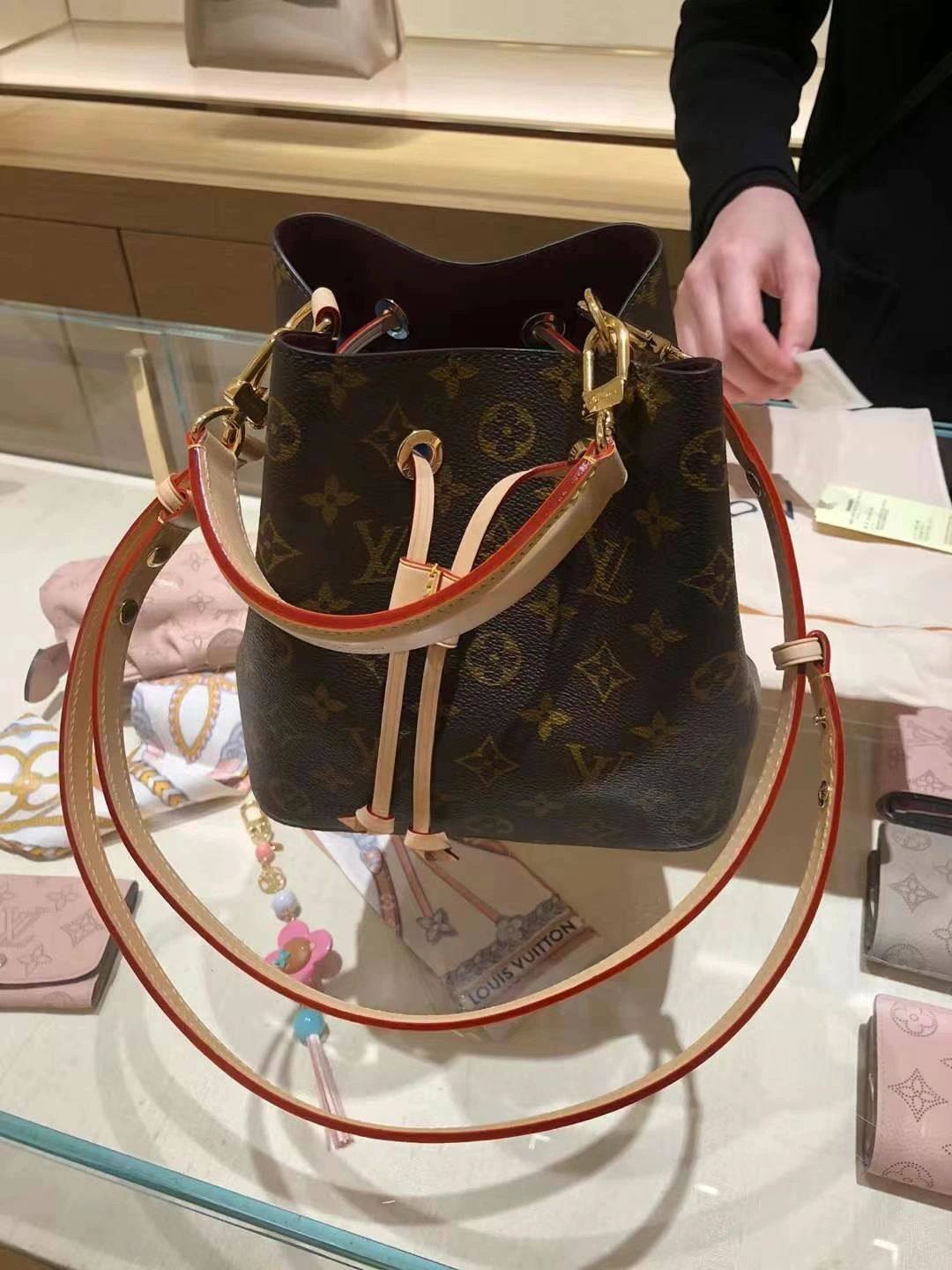 Ellebag’s 1:1 Replica of Louis Vuitton M46581 NÉONOÉ BB Medium Handbag: A Perfect Reproduction of Timeless Elegance(2024 Dec Updated)-Molemo ka ho Fetisisa Lebenkele la Lebenkele la Marang-rang la Fake Louis Vuitton, Replica designer bag ru