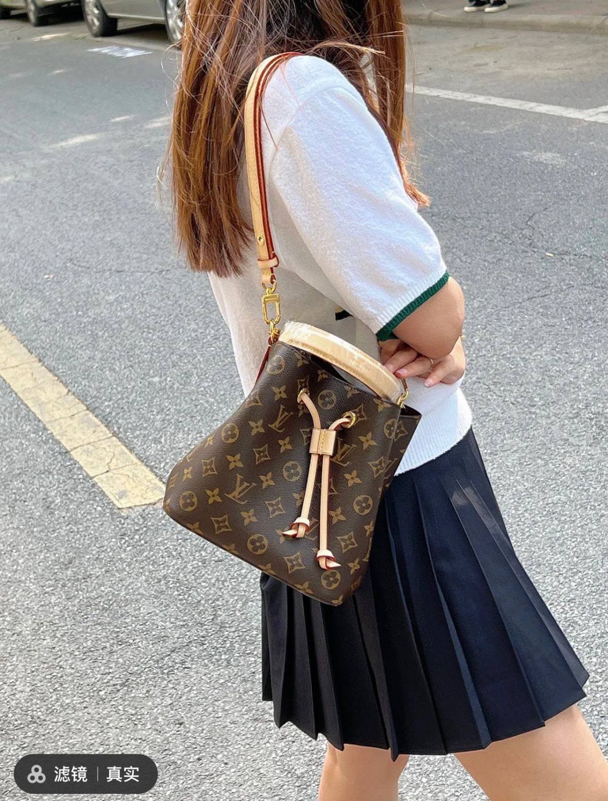 Ellebag’s 1:1 Replica of Louis Vuitton M46581 NÉONOÉ BB Medium Handbag: A Perfect Reproduction of Timeless Elegance(2024 Dec Updated)-Molemo ka ho Fetisisa Lebenkele la Lebenkele la Marang-rang la Fake Louis Vuitton, Replica designer bag ru