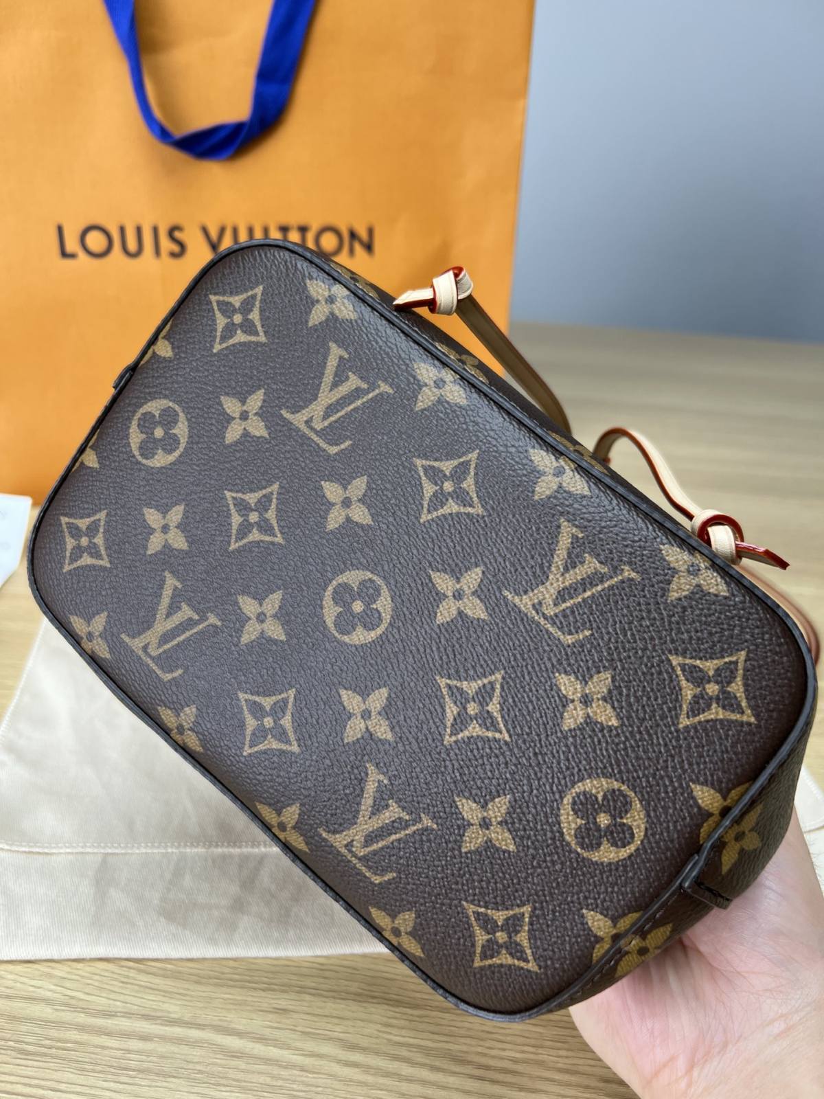 Ellebag’s 1:1 Replica of Louis Vuitton M46581 NÉONOÉ BB Medium Handbag: A Perfect Reproduction of Timeless Elegance(2024 Dec Updated)-Molemo ka ho Fetisisa Lebenkele la Lebenkele la Marang-rang la Fake Louis Vuitton, Replica designer bag ru