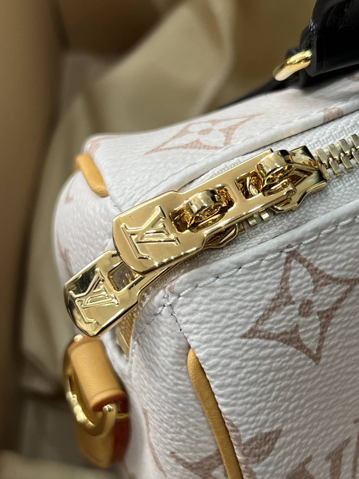 Ellebag’s 1:1 Replica of Louis Vuitton M46906 Speedy Bandoulière 20: A Masterful Recreation of Iconic Craftsmanship(2024 Dec Updated)-Molemo ka ho Fetisisa Lebenkele la Lebenkele la Marang-rang la Fake Louis Vuitton, Replica designer bag ru