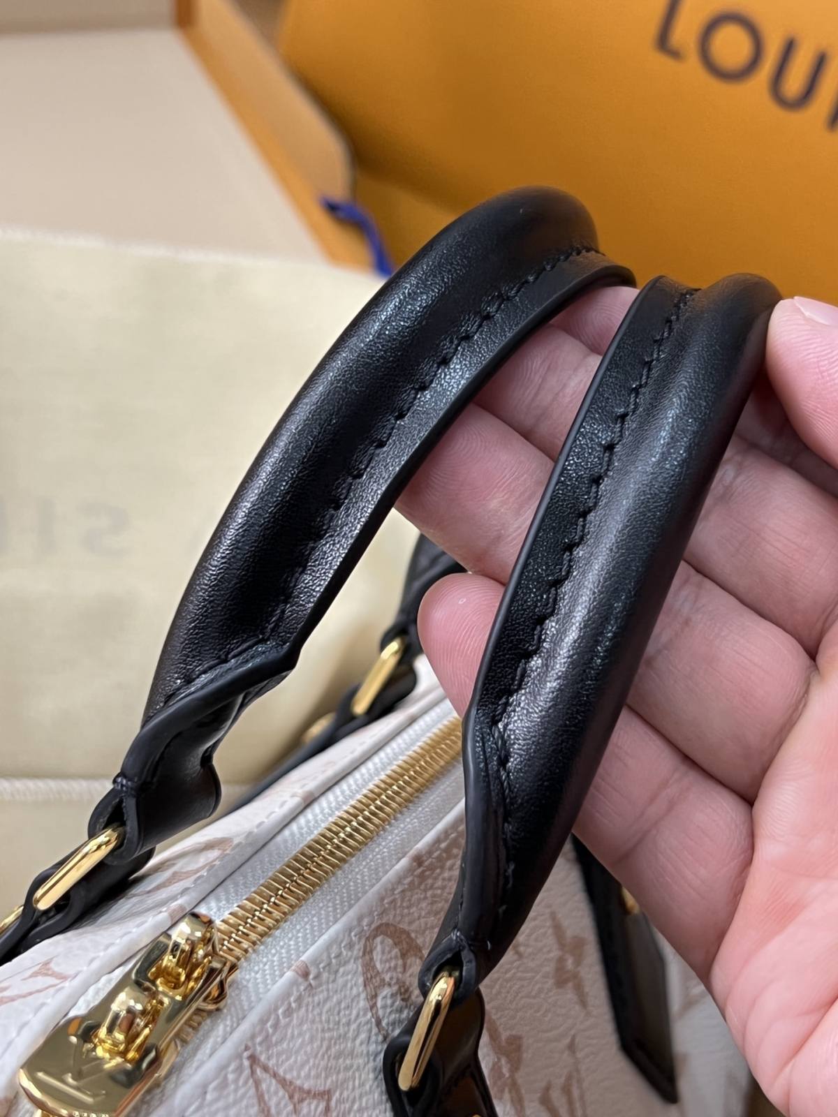 Ellebag’s 1:1 Replica of Louis Vuitton M46906 Speedy Bandoulière 20: A Masterful Recreation of Iconic Craftsmanship(2024 Dec Updated)-Molemo ka ho Fetisisa Lebenkele la Lebenkele la Marang-rang la Fake Louis Vuitton, Replica designer bag ru