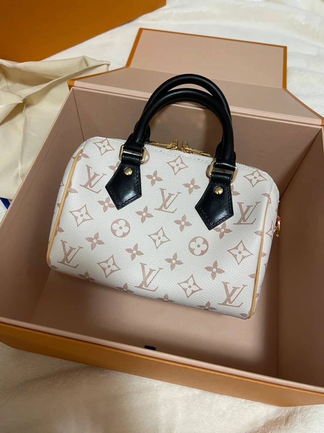 Ellebag’s 1:1 Replica of Louis Vuitton M46906 Speedy Bandoulière 20: A Masterful Recreation of Iconic Craftsmanship(2024 Dec Updated)-Molemo ka ho Fetisisa Lebenkele la Lebenkele la Marang-rang la Fake Louis Vuitton, Replica designer bag ru