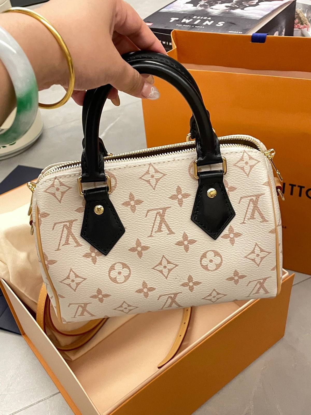 Ellebag’s 1:1 Replica of Louis Vuitton M46906 Speedy Bandoulière 20: A Masterful Recreation of Iconic Craftsmanship(2024 Dec Updated)-Molemo ka ho Fetisisa Lebenkele la Lebenkele la Marang-rang la Fake Louis Vuitton, Replica designer bag ru