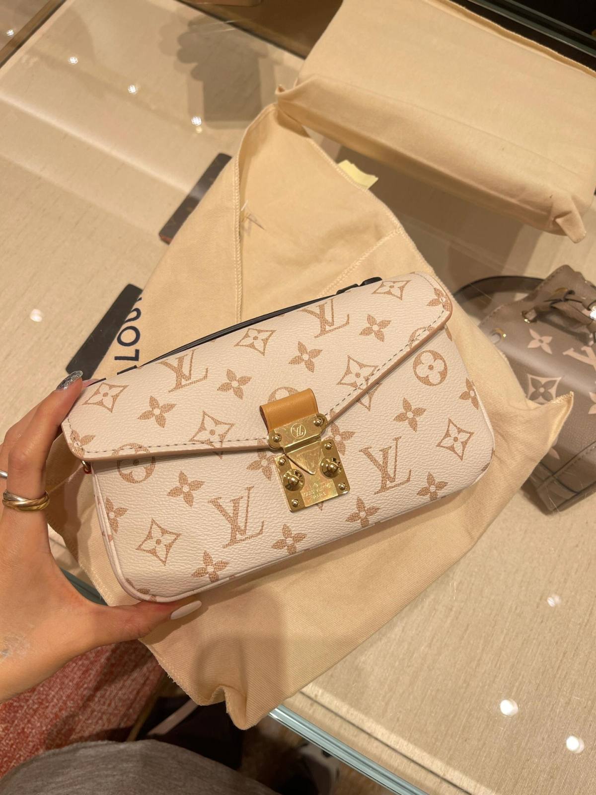 Ellebag’s 1:1 Replica of Louis Vuitton M46914 Pochette Métis East West: A Perfect Balance of Craftsmanship and Luxury (2024 Dec updated)-Molemo ka ho Fetisisa Lebenkele la Lebenkele la Marang-rang la Fake Louis Vuitton, Replica designer bag ru