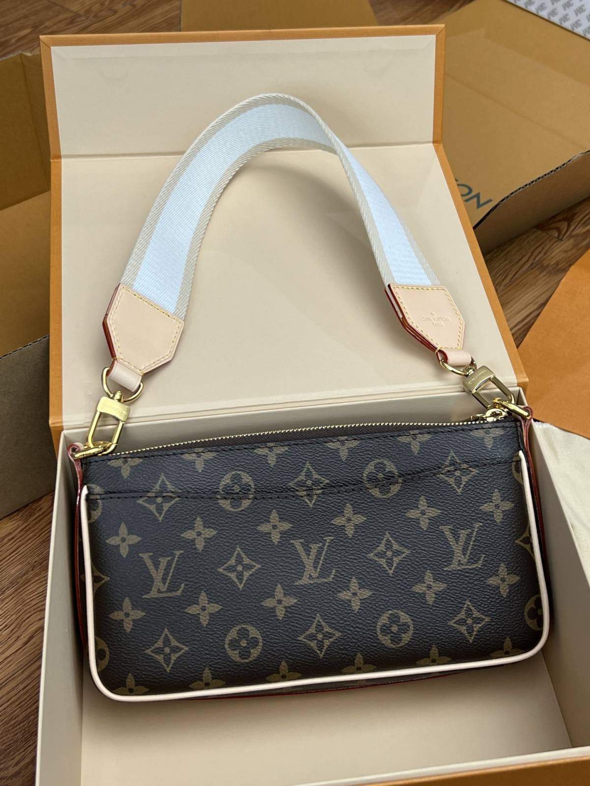 Ellebag’s 1:1 Replica of Louis Vuitton M46999 Vibe Handbag: A Masterpiece of Craftsmanship (2024 Dec updated)-Molemo ka ho Fetisisa Lebenkele la Lebenkele la Marang-rang la Fake Louis Vuitton, Replica designer bag ru