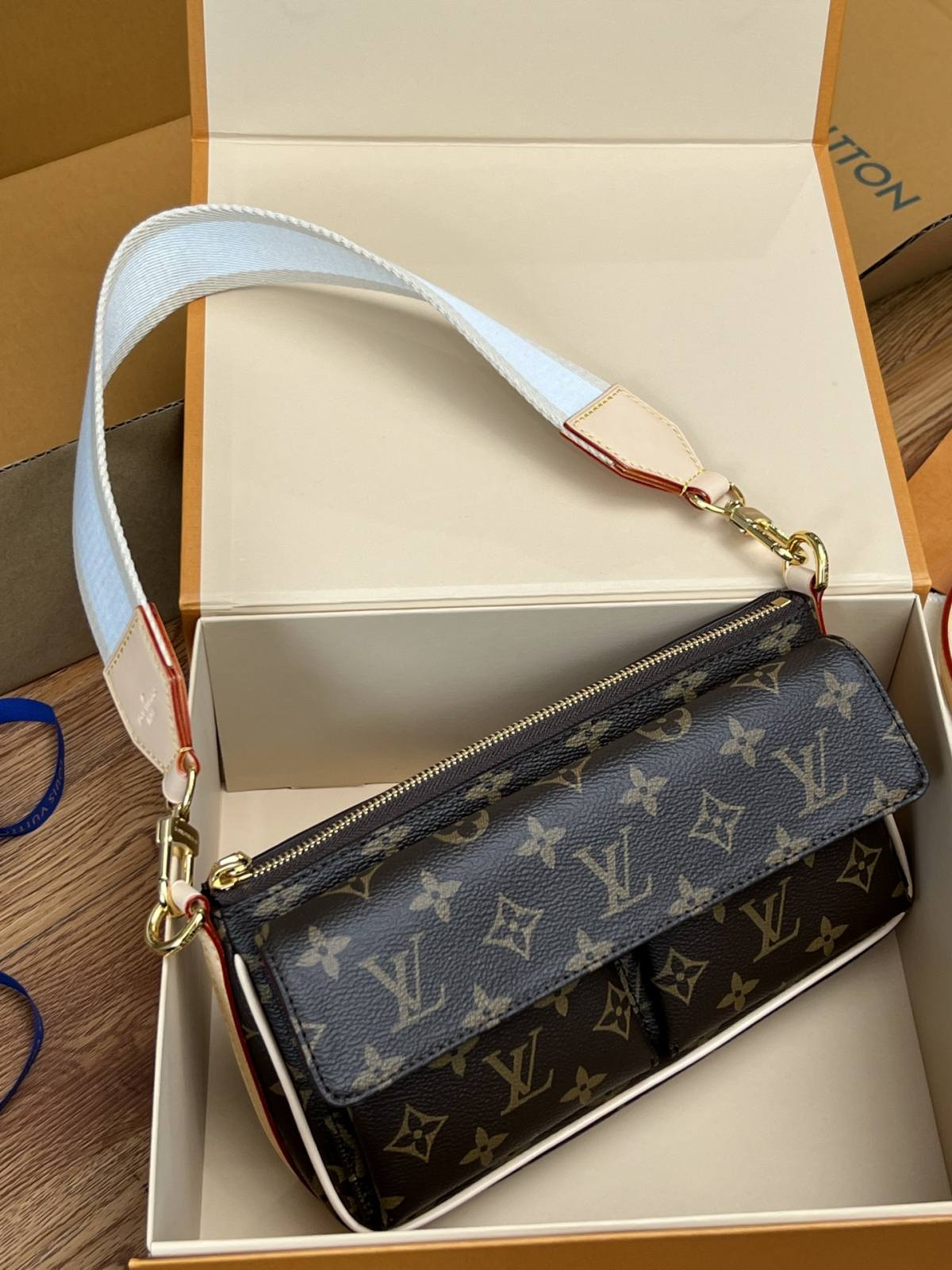 Ellebag’s 1:1 Replica of Louis Vuitton M46999 Vibe Handbag: A Masterpiece of Craftsmanship (2024 Dec updated)-Molemo ka ho Fetisisa Lebenkele la Lebenkele la Marang-rang la Fake Louis Vuitton, Replica designer bag ru