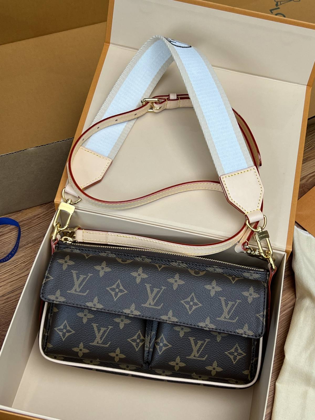 Ellebag’s 1:1 Replica of Louis Vuitton M46999 Vibe Handbag: A Masterpiece of Craftsmanship (2024 Dec updated)-Molemo ka ho Fetisisa Lebenkele la Lebenkele la Marang-rang la Fake Louis Vuitton, Replica designer bag ru