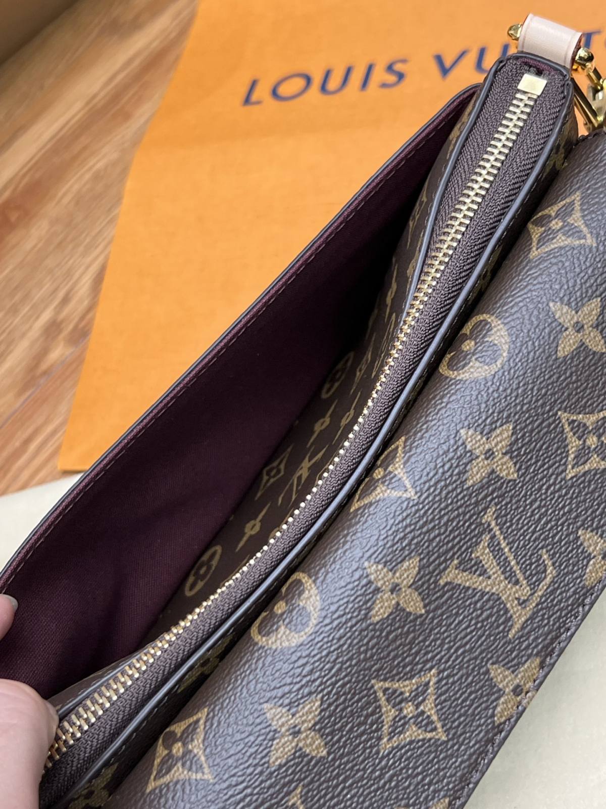 Ellebag’s 1:1 Replica of Louis Vuitton M46999 Vibe Handbag: A Masterpiece of Craftsmanship (2024 Dec updated)-Molemo ka ho Fetisisa Lebenkele la Lebenkele la Marang-rang la Fake Louis Vuitton, Replica designer bag ru