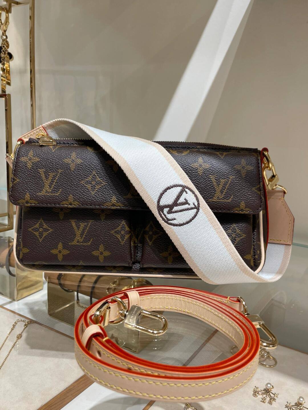 Ellebag’s 1:1 Replica of Louis Vuitton M46999 Vibe Handbag: A Masterpiece of Craftsmanship (2024 Dec updated)-Molemo ka ho Fetisisa Lebenkele la Lebenkele la Marang-rang la Fake Louis Vuitton, Replica designer bag ru