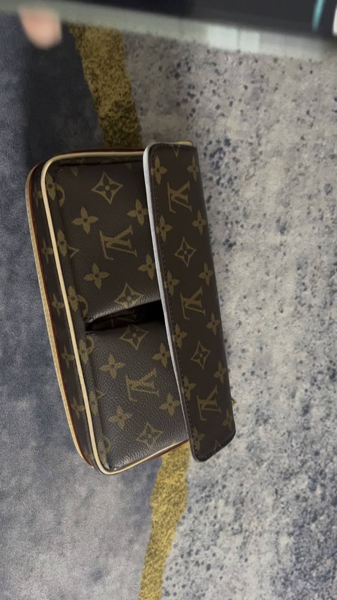 Ellebag’s 1:1 Replica of Louis Vuitton M46999 Vibe Handbag: A Masterpiece of Craftsmanship (2024 Dec updated)-Molemo ka ho Fetisisa Lebenkele la Lebenkele la Marang-rang la Fake Louis Vuitton, Replica designer bag ru