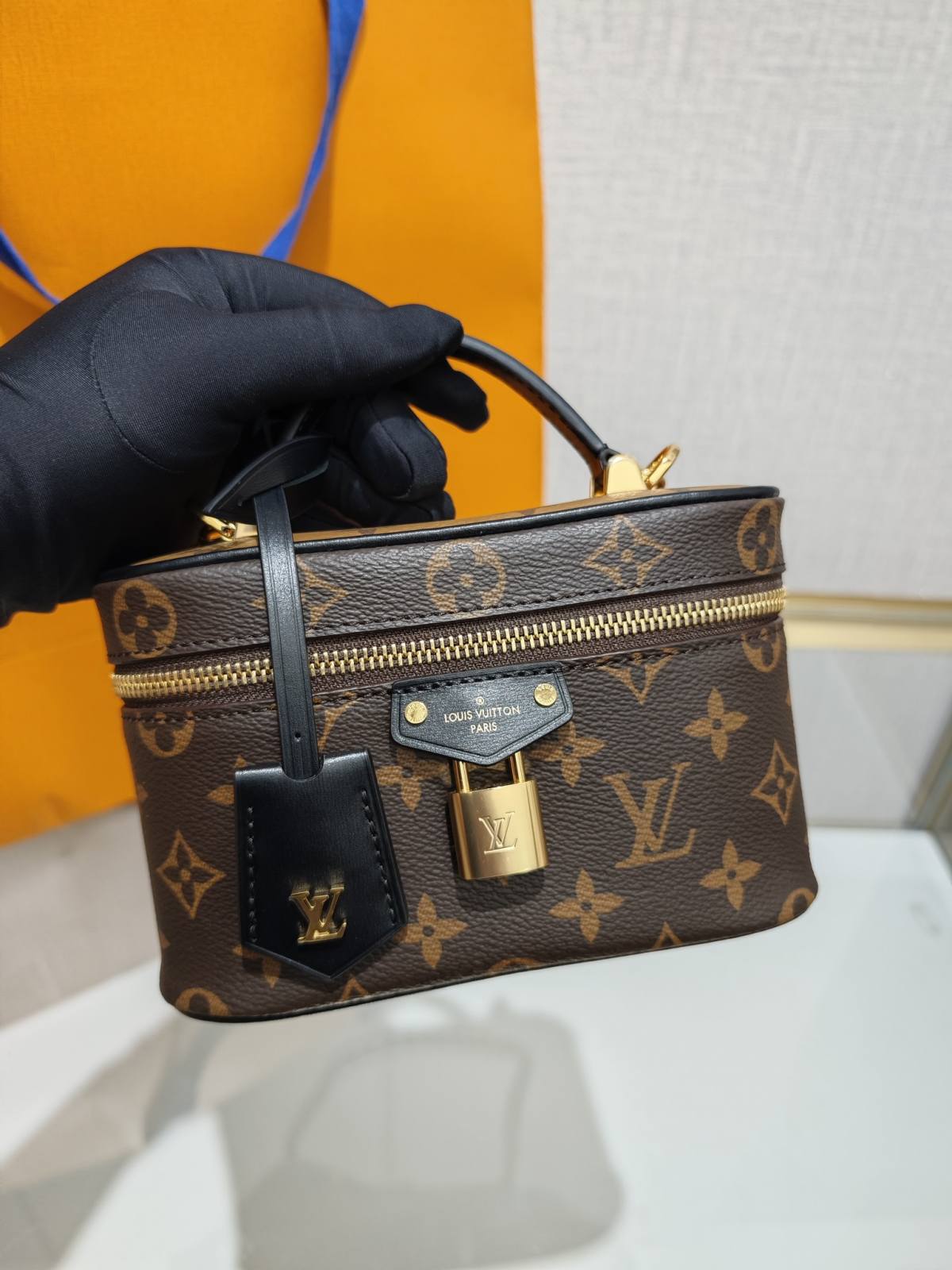 Ellebag’s 1:1 Replica of Louis Vuitton M47125 Vanity Chain Pouch: A Tribute to Iconic Craftsmanship (2024 Dec updated)-Best Quality Fake Louis Vuitton Bag Online Store, Replica designer bag ru