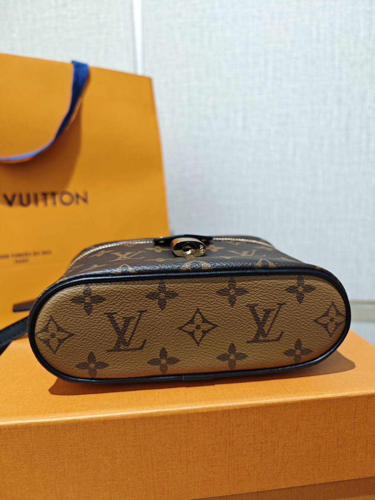 Ellebag’s 1:1 Replica of Louis Vuitton M47125 Vanity Chain Pouch: A Tribute to Iconic Craftsmanship (2024 Dec updated)-Best Quality Fake Louis Vuitton Bag Online Store, Replica designer bag ru