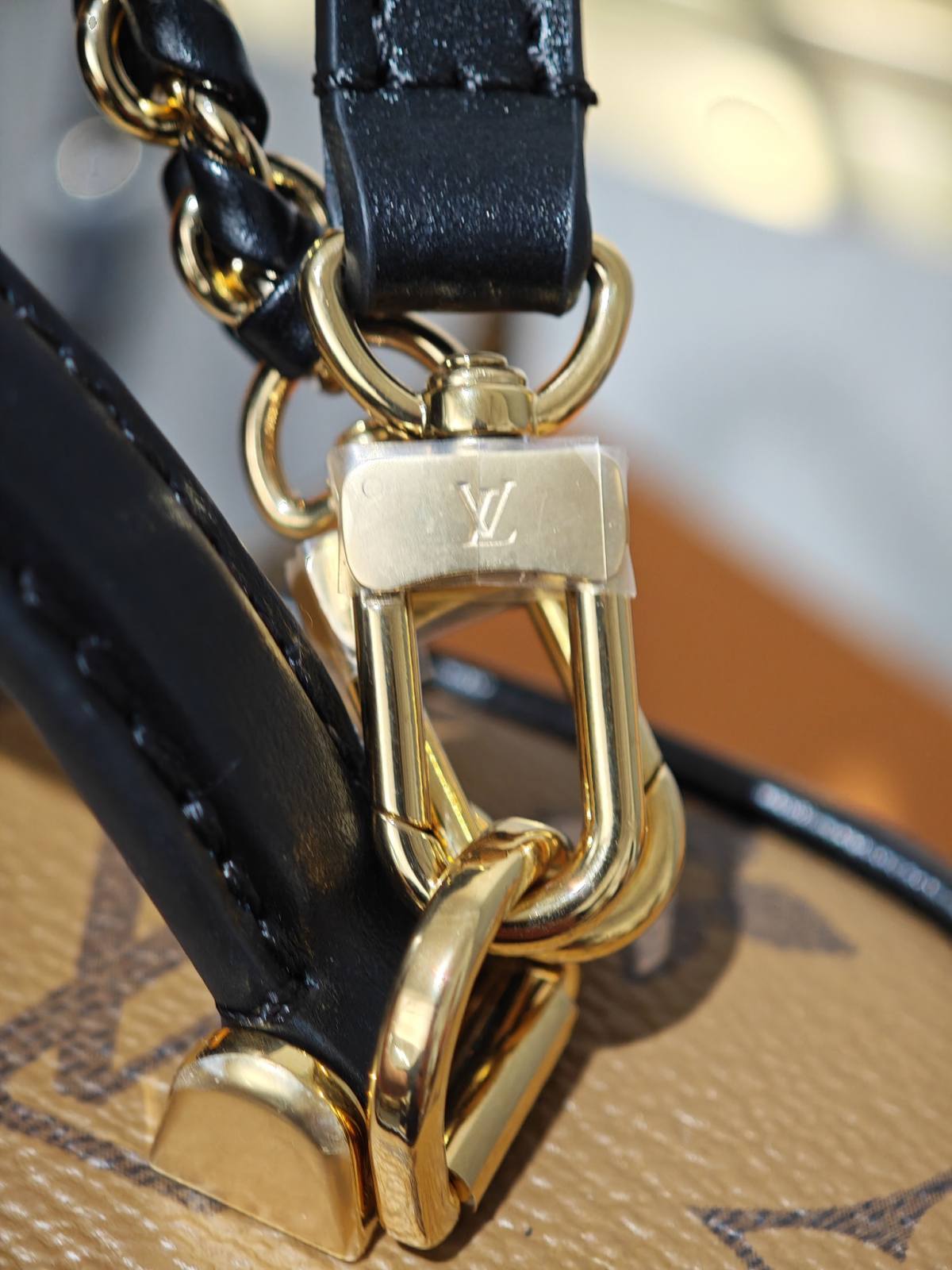 Ellebag’s 1:1 Replica of Louis Vuitton M47125 Vanity Chain Pouch: A Tribute to Iconic Craftsmanship (2024 Dec updated)-Best Quality Fake Louis Vuitton Bag Online Store, Replica designer bag ru