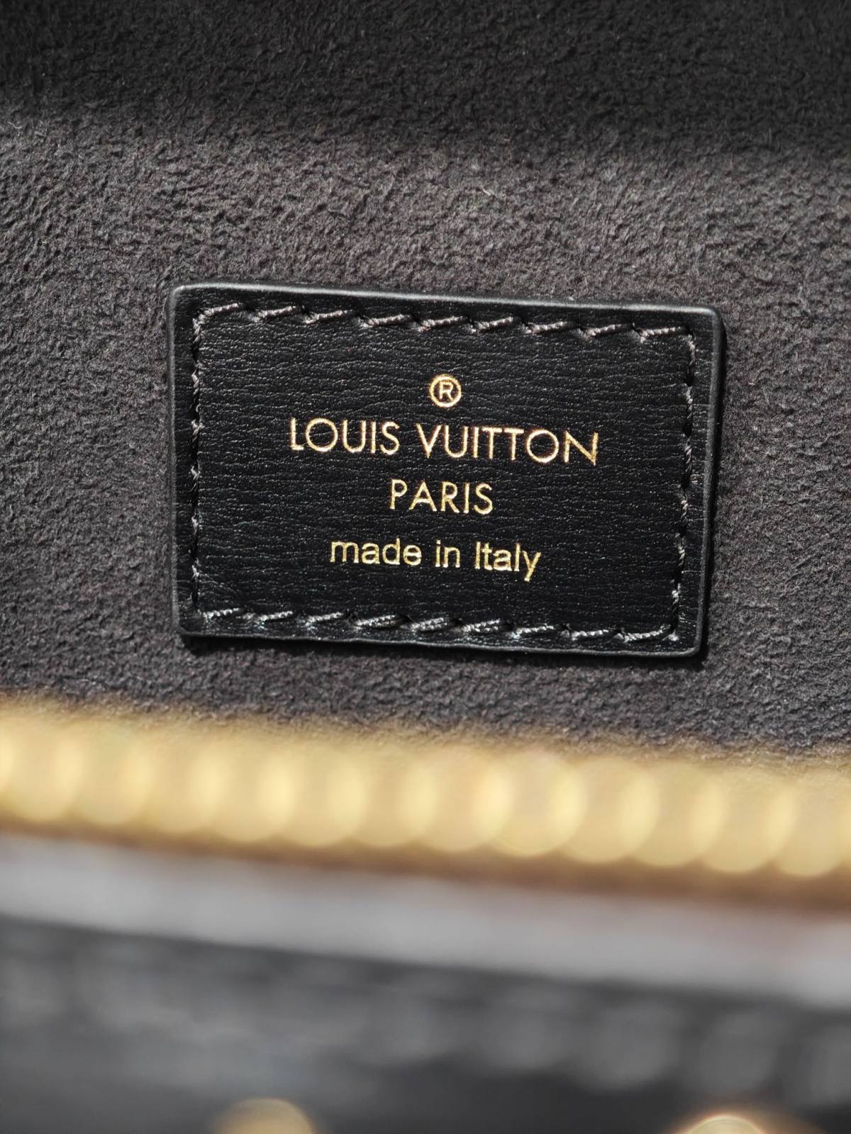 Ellebag’s 1:1 Replica of Louis Vuitton M47125 Vanity Chain Pouch: A Tribute to Iconic Craftsmanship (2024 Dec updated)-Best Quality Fake Louis Vuitton Bag Online Store, Replica designer bag ru