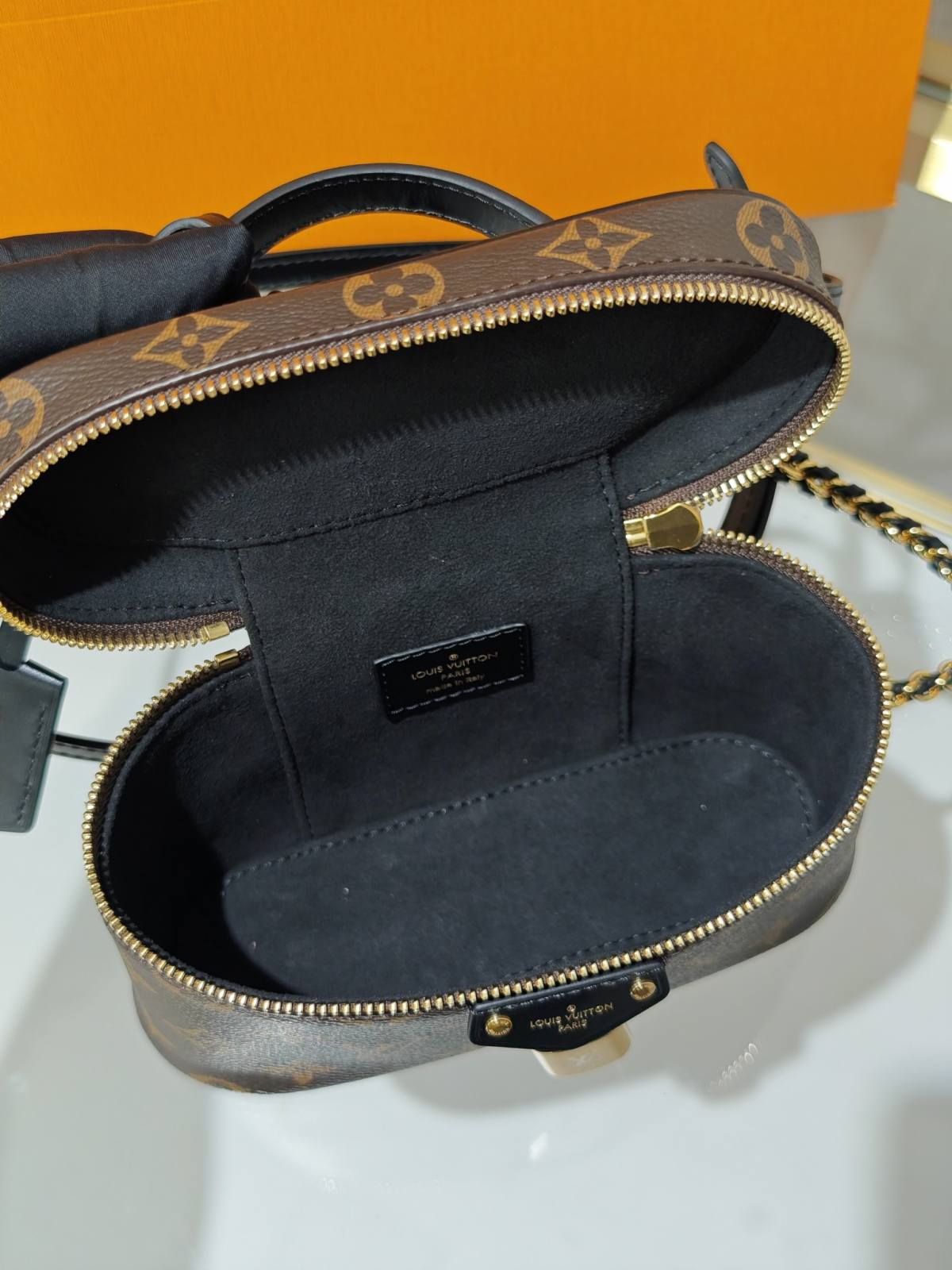 Ellebag’s 1:1 Replica of Louis Vuitton M47125 Vanity Chain Pouch: A Tribute to Iconic Craftsmanship (2024 Dec updated)-Best Quality Fake Louis Vuitton Bag Online Store, Replica designer bag ru