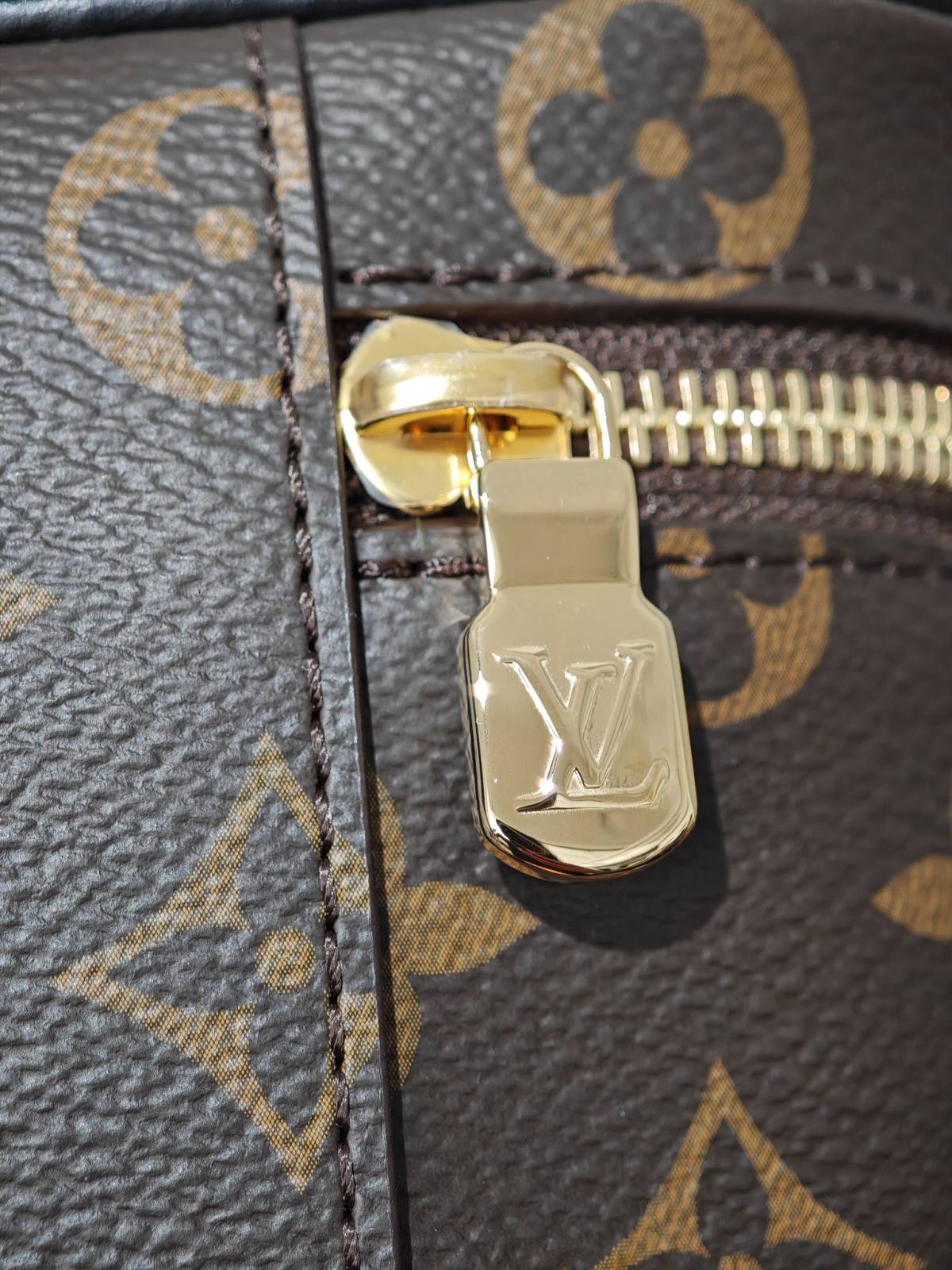 Ellebag’s 1:1 Replica of Louis Vuitton M47125 Vanity Chain Pouch: A Tribute to Iconic Craftsmanship (2024 Dec updated)-Best Quality Fake Louis Vuitton Bag Online Store, Replica designer bag ru