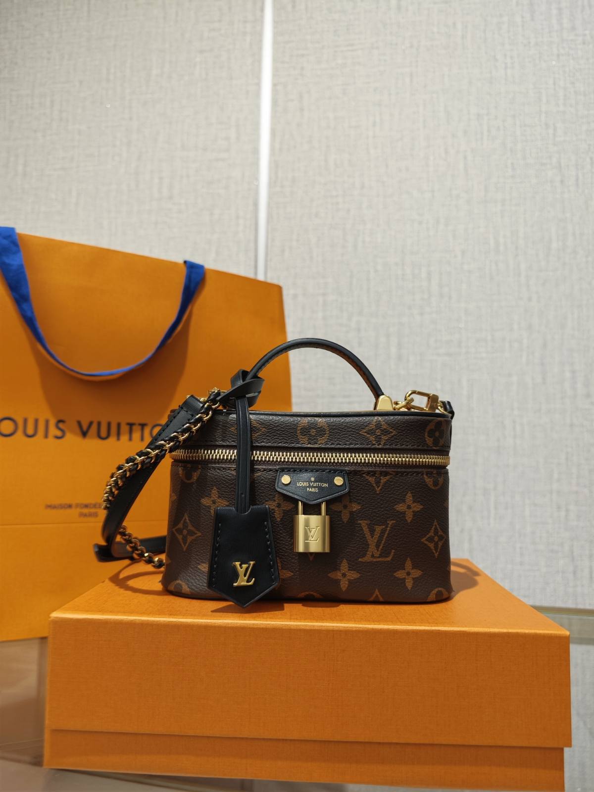 Ellebag’s 1:1 Replica of Louis Vuitton M47125 Vanity Chain Pouch: A Tribute to Iconic Craftsmanship (2024 Dec updated)-Best Quality Fake Louis Vuitton Bag Online Store, Replica designer bag ru