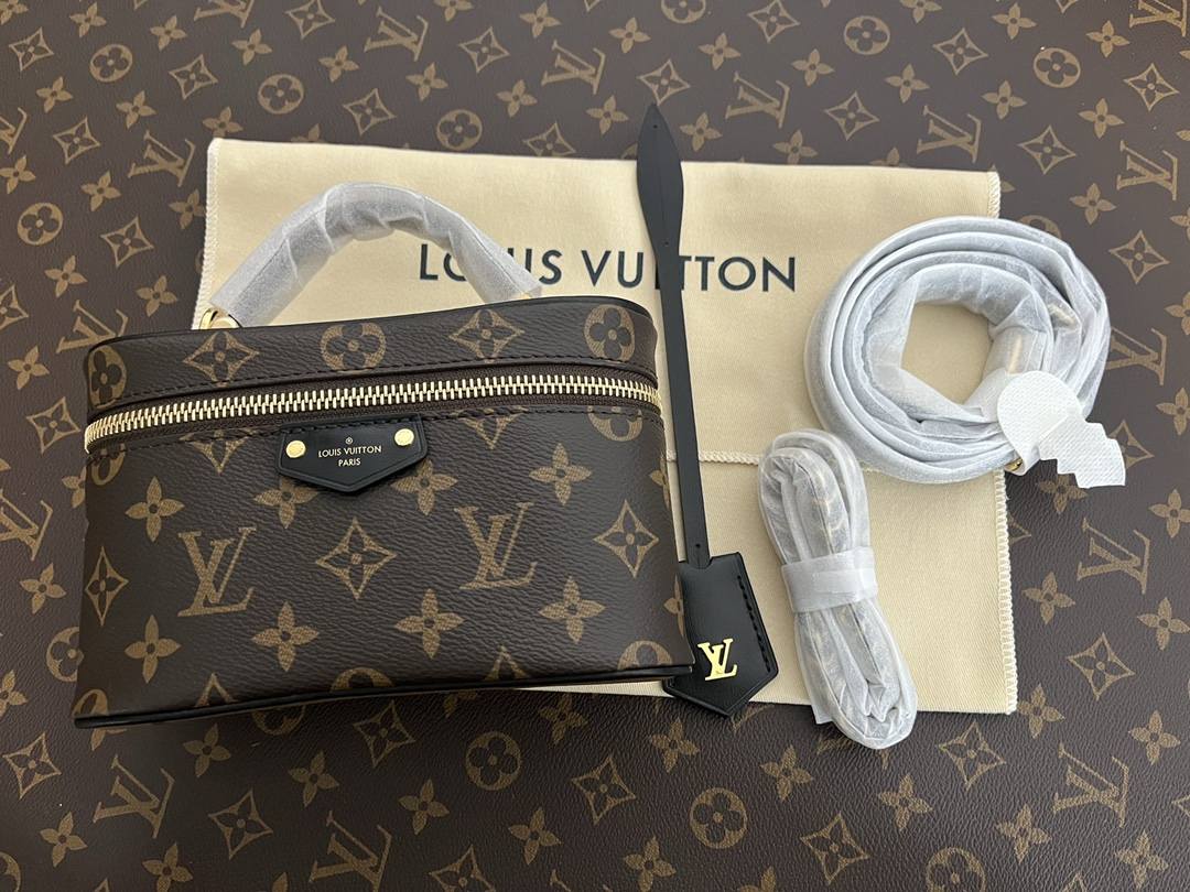 Ellebag’s 1:1 Replica of Louis Vuitton M47125 Vanity Chain Pouch: A Tribute to Iconic Craftsmanship (2024 Dec updated)-Best Quality Fake Louis Vuitton Bag Online Store, Replica designer bag ru