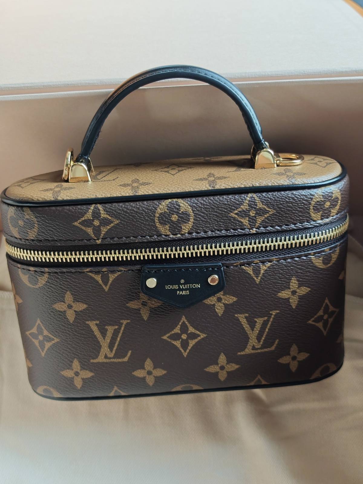 Ellebag’s 1:1 Replica of Louis Vuitton M47125 Vanity Chain Pouch: A Tribute to Iconic Craftsmanship (2024 Dec updated)-Best Quality Fake Louis Vuitton Bag Online Store, Replica designer bag ru