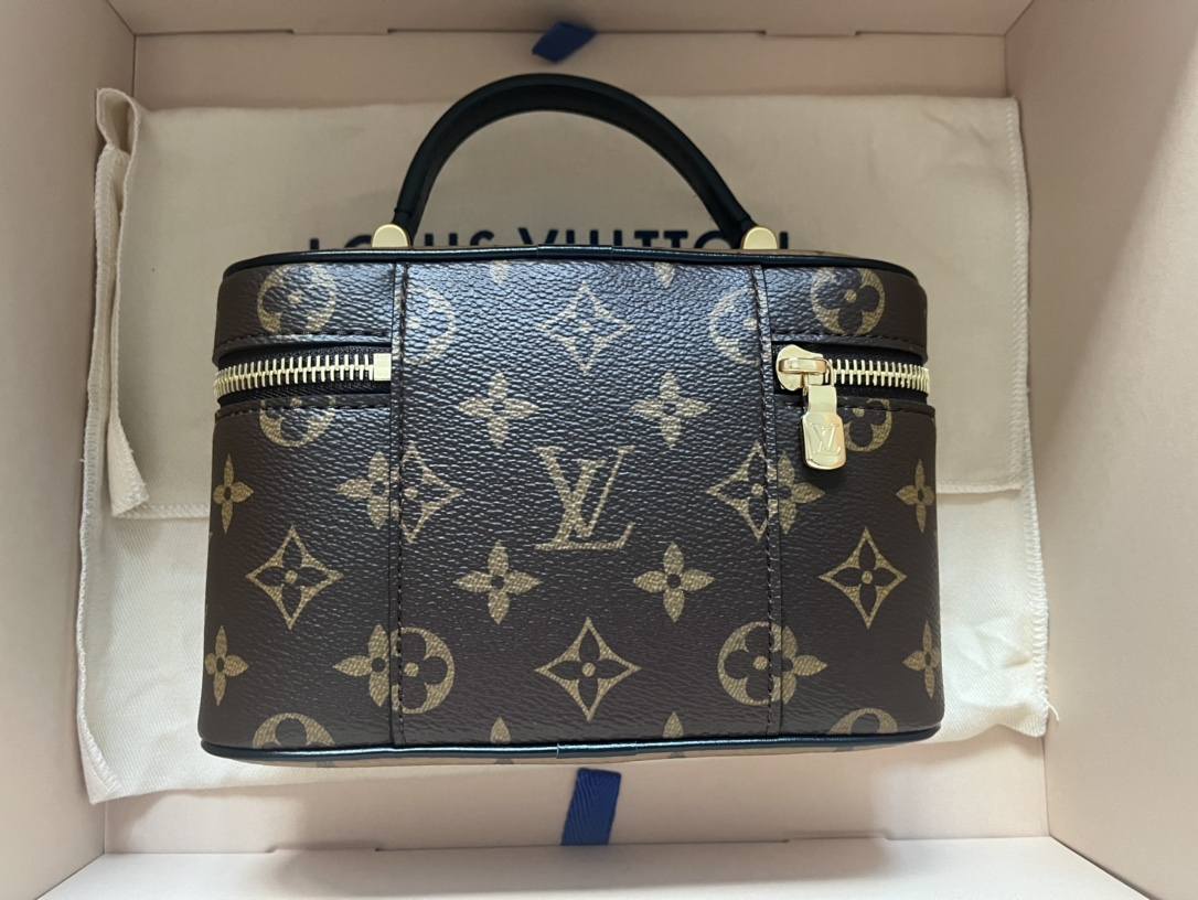 Ellebag’s 1:1 Replica of Louis Vuitton M47125 Vanity Chain Pouch: A Tribute to Iconic Craftsmanship (2024 Dec updated)-Best Quality Fake Louis Vuitton Bag Online Store, Replica designer bag ru