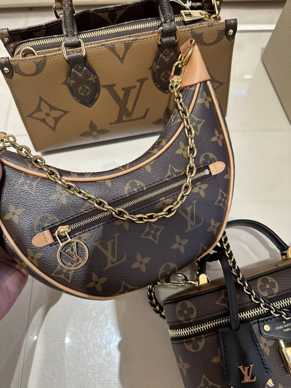 Ellebag’s 1:1 Replica of Louis Vuitton M47125 Vanity Chain Pouch: A Tribute to Iconic Craftsmanship (2024 Dec updated)-Best Quality Fake Louis Vuitton Bag Online Store, Replica designer bag ru