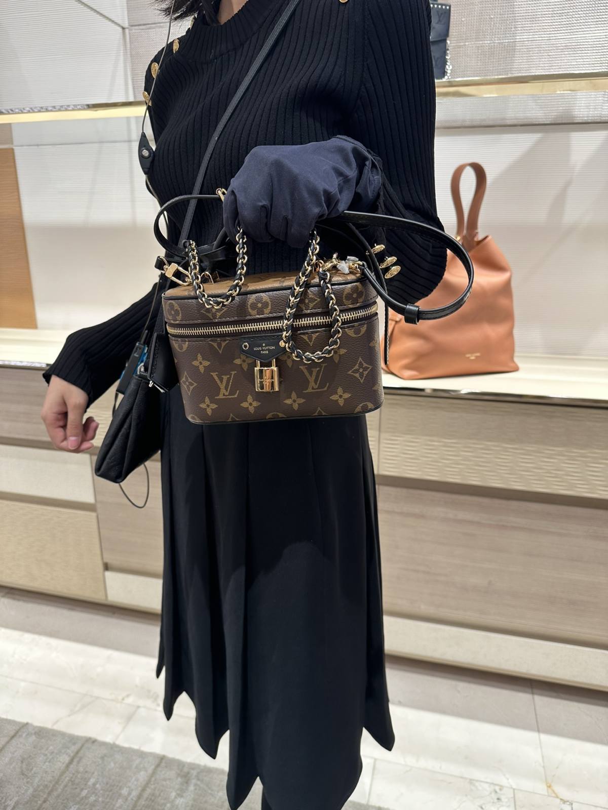 Ellebag’s 1:1 Replica of Louis Vuitton M47125 Vanity Chain Pouch: A Tribute to Iconic Craftsmanship (2024 Dec updated)-Best Quality Fake Louis Vuitton Bag Online Store, Replica designer bag ru