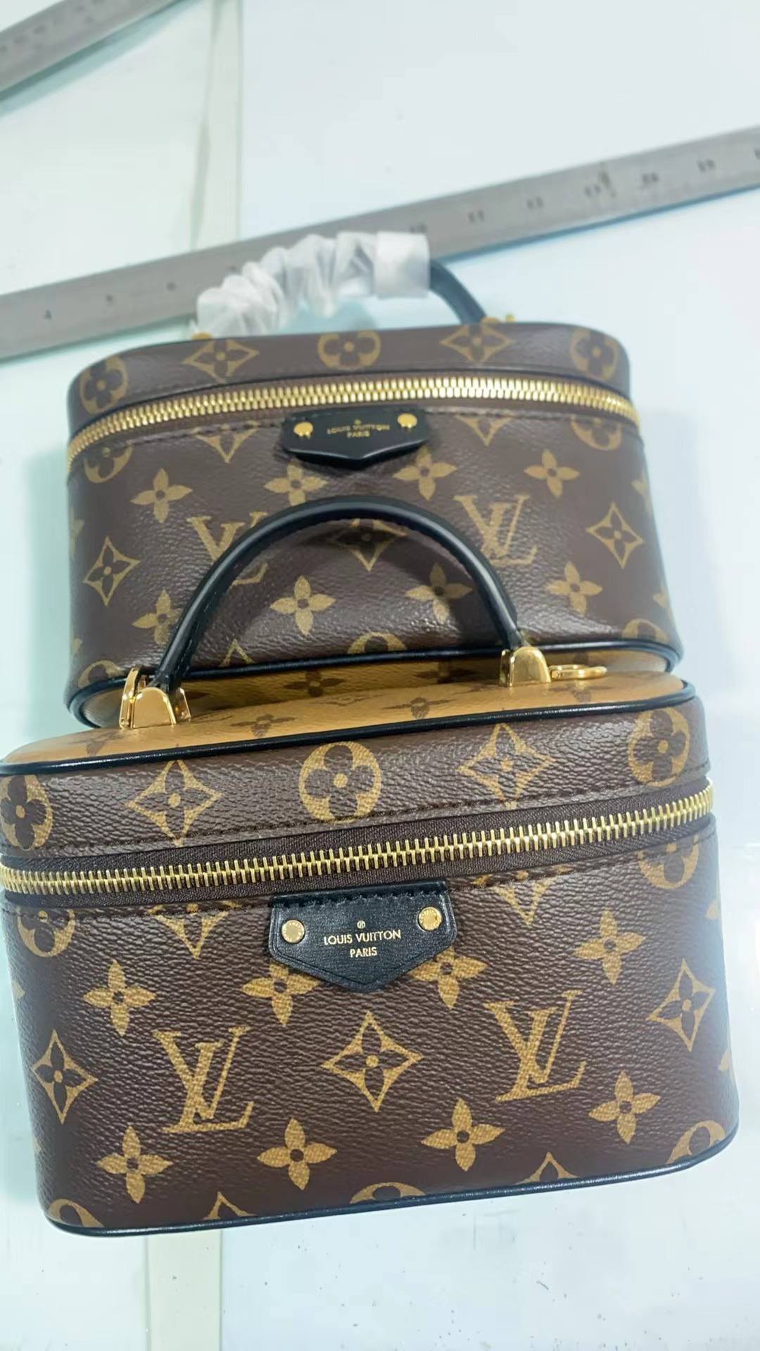 Ellebag’s 1:1 Replica of Louis Vuitton M47125 Vanity Chain Pouch: A Tribute to Iconic Craftsmanship (2024 Dec updated)-Best Quality Fake Louis Vuitton Bag Online Store, Replica designer bag ru