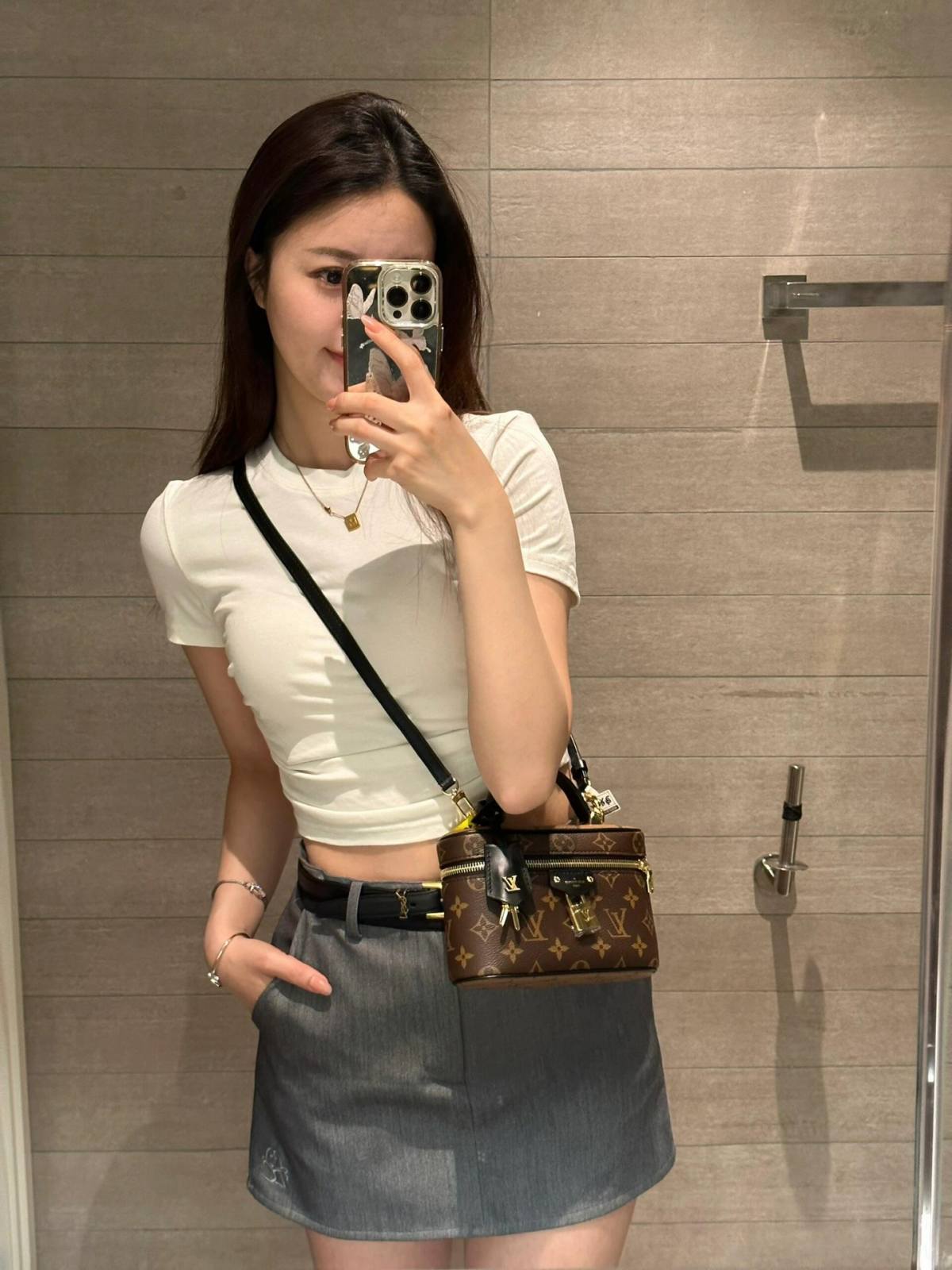 Ellebag’s 1:1 Replica of Louis Vuitton M47125 Vanity Chain Pouch: A Tribute to Iconic Craftsmanship (2024 Dec updated)-Best Quality Fake Louis Vuitton Bag Online Store, Replica designer bag ru