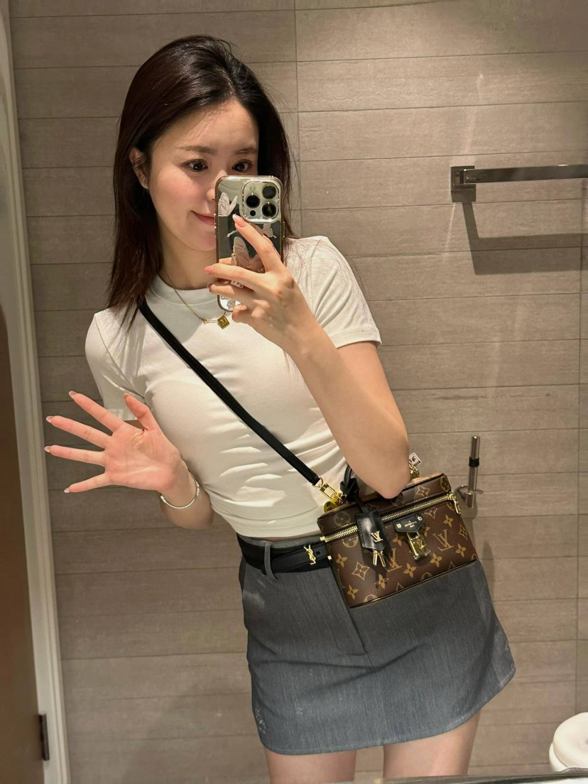 Ellebag’s 1:1 Replica of Louis Vuitton M47125 Vanity Chain Pouch: A Tribute to Iconic Craftsmanship (2024 Dec updated)-Best Quality Fake Louis Vuitton Bag Online Store, Replica designer bag ru