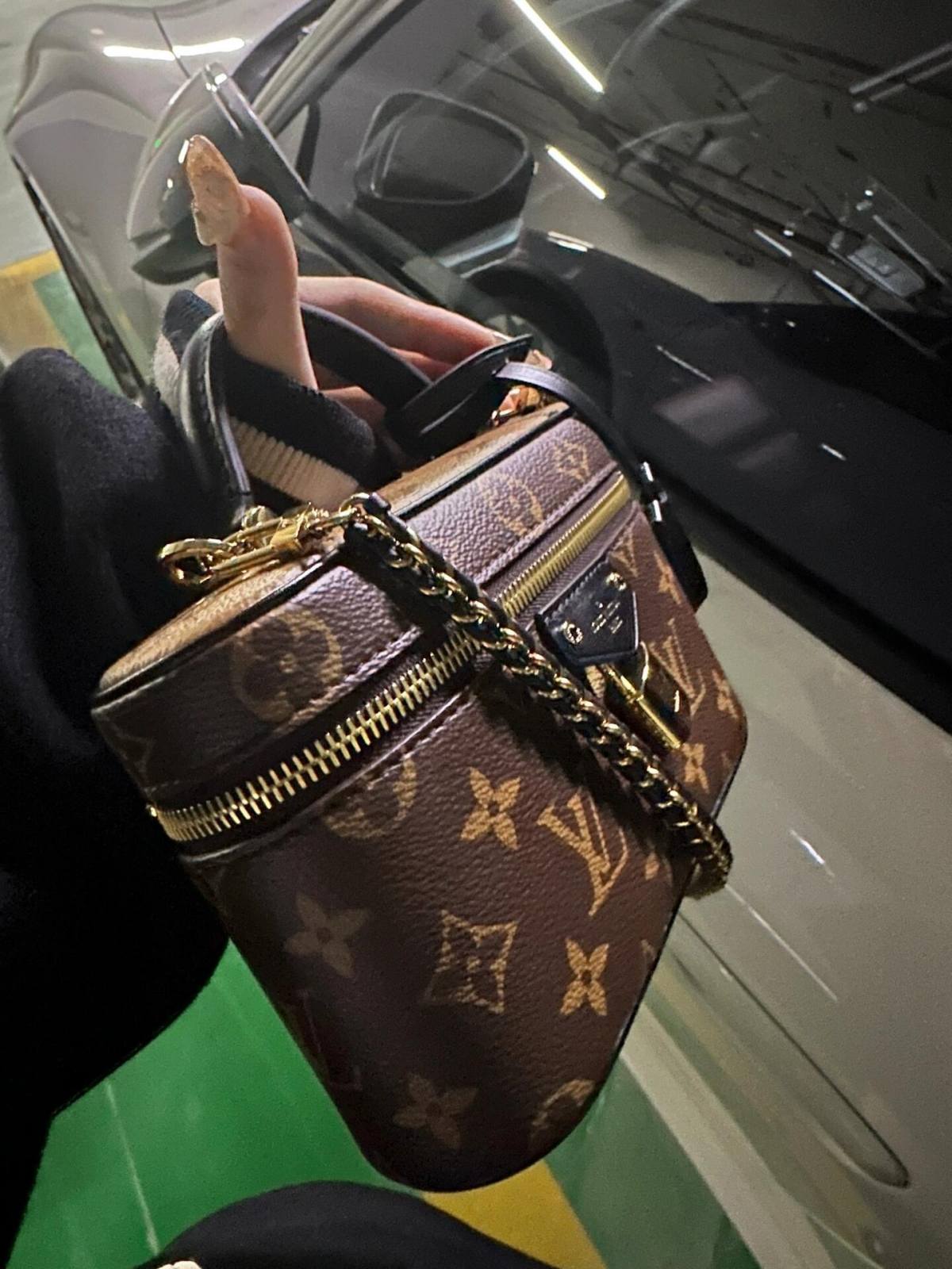 Ellebag’s 1:1 Replica of Louis Vuitton M47125 Vanity Chain Pouch: A Tribute to Iconic Craftsmanship (2024 Dec updated)-Best Quality Fake Louis Vuitton Bag Online Store, Replica designer bag ru