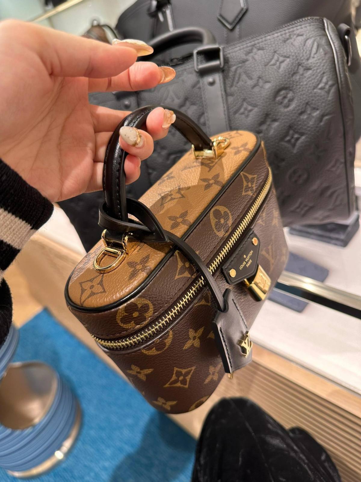 Ellebag’s 1:1 Replica of Louis Vuitton M47125 Vanity Chain Pouch: A Tribute to Iconic Craftsmanship (2024 Dec updated)-Best Quality Fake Louis Vuitton Bag Online Store, Replica designer bag ru