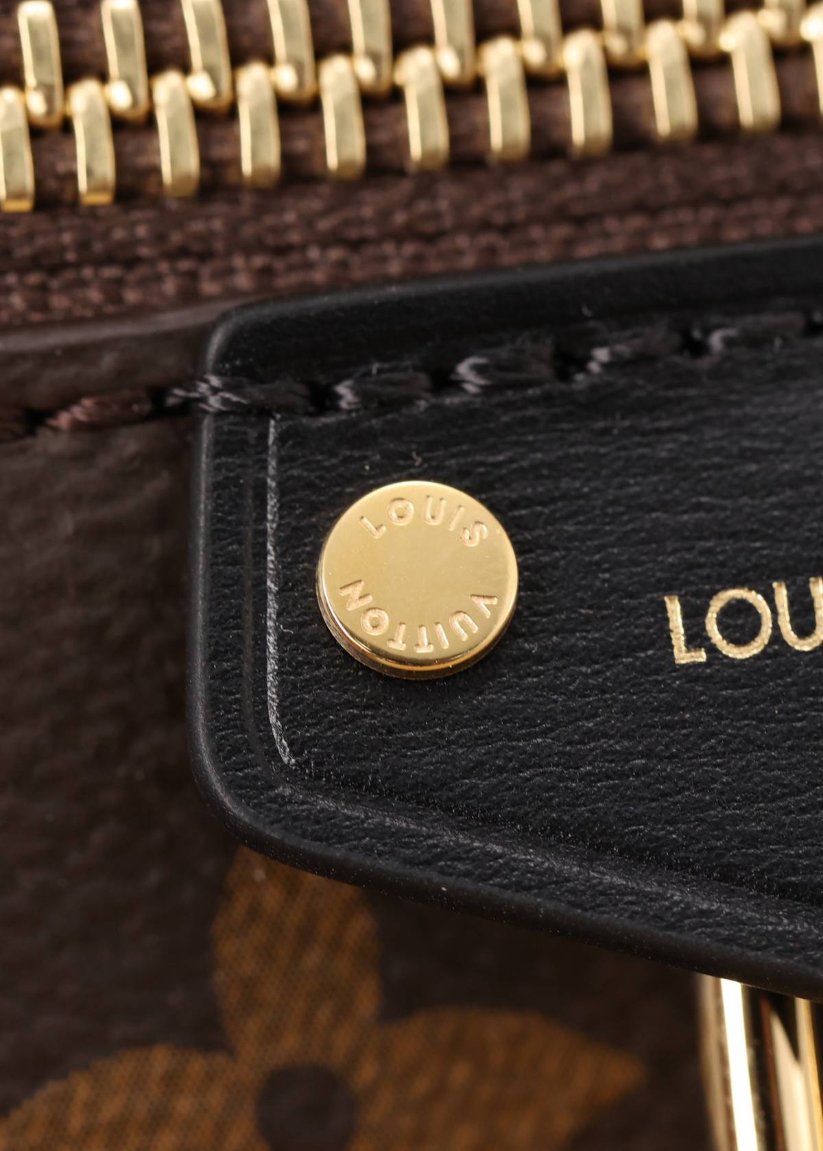 Ellebag’s 1:1 Replica of Louis Vuitton M47125 Vanity Chain Pouch: A Tribute to Iconic Craftsmanship (2024 Dec updated)-Best Quality Fake Louis Vuitton Bag Online Store, Replica designer bag ru