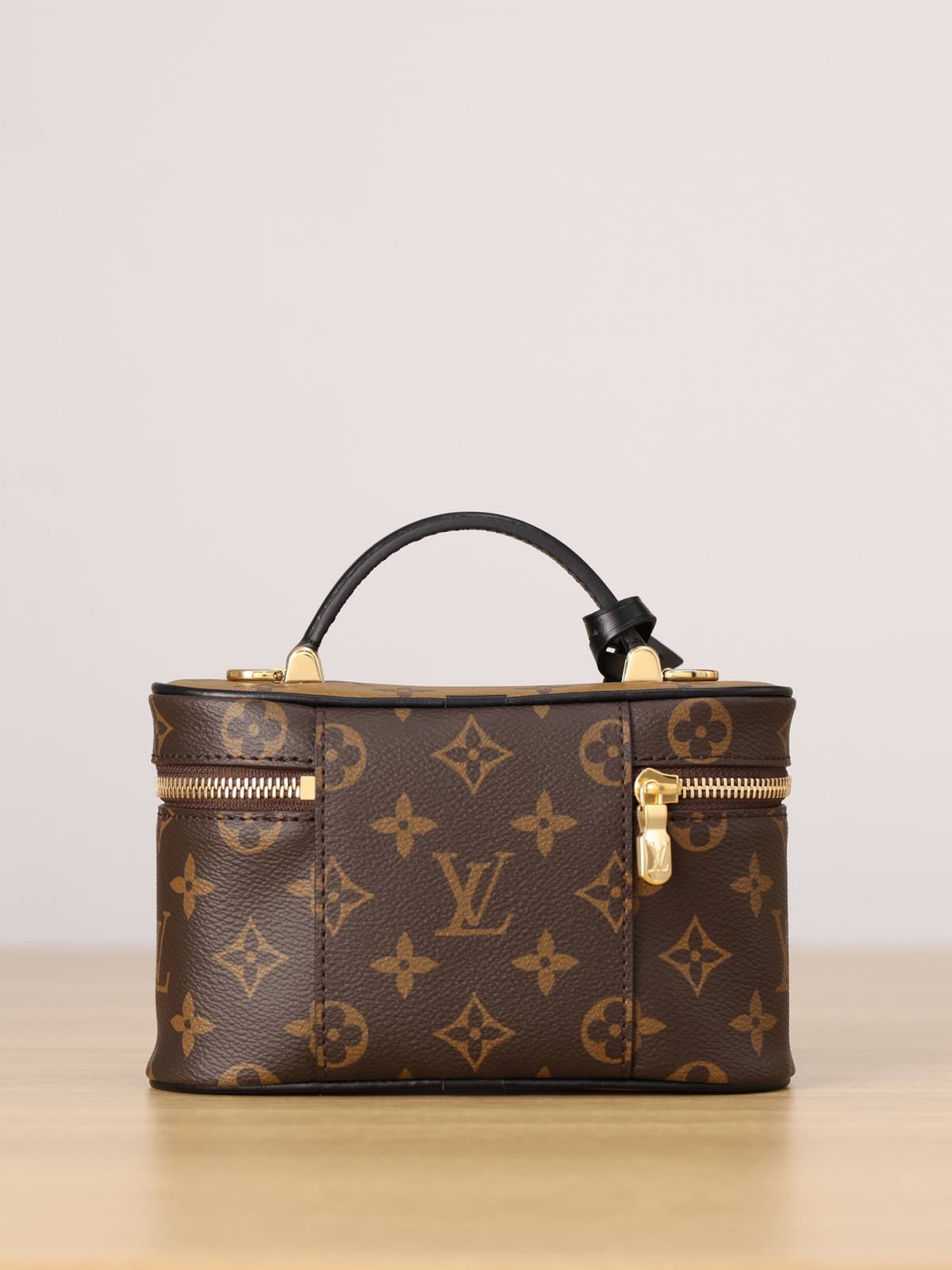 Ellebag’s 1:1 Replica of Louis Vuitton M47125 Vanity Chain Pouch: A Tribute to Iconic Craftsmanship (2024 Dec updated)-Best Quality Fake Louis Vuitton Bag Online Store, Replica designer bag ru