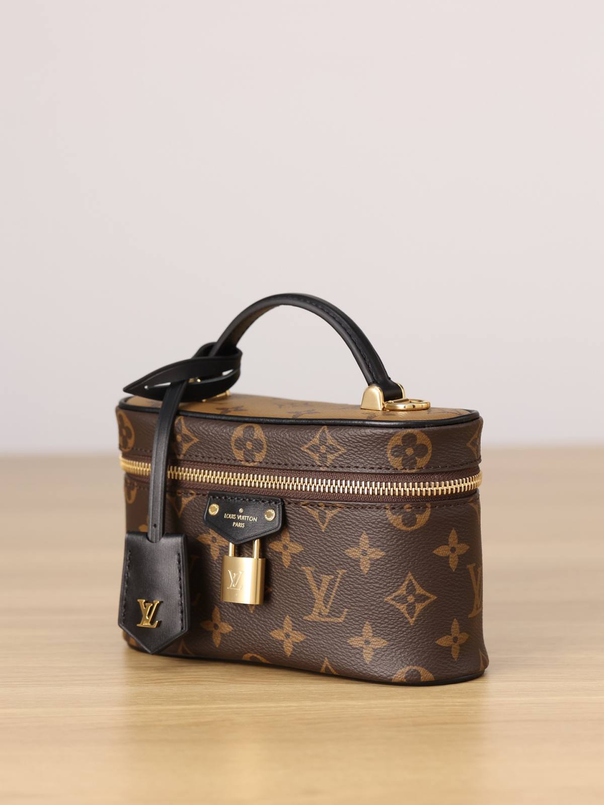 Ellebag’s 1:1 Replica of Louis Vuitton M47125 Vanity Chain Pouch: A Tribute to Iconic Craftsmanship (2024 Dec updated)-Best Quality Fake Louis Vuitton Bag Online Store, Replica designer bag ru