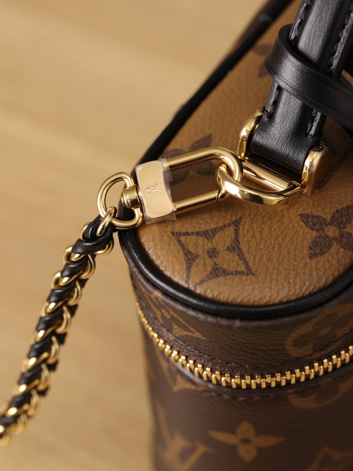 Ellebag’s 1:1 Replica of Louis Vuitton M47125 Vanity Chain Pouch: A Tribute to Iconic Craftsmanship (2024 Dec updated)-Best Quality Fake Louis Vuitton Bag Online Store, Replica designer bag ru