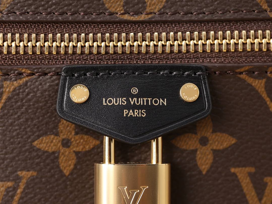 Ellebag’s 1:1 Replica of Louis Vuitton M47125 Vanity Chain Pouch: A Tribute to Iconic Craftsmanship (2024 Dec updated)-Best Quality Fake Louis Vuitton Bag Online Store, Replica designer bag ru