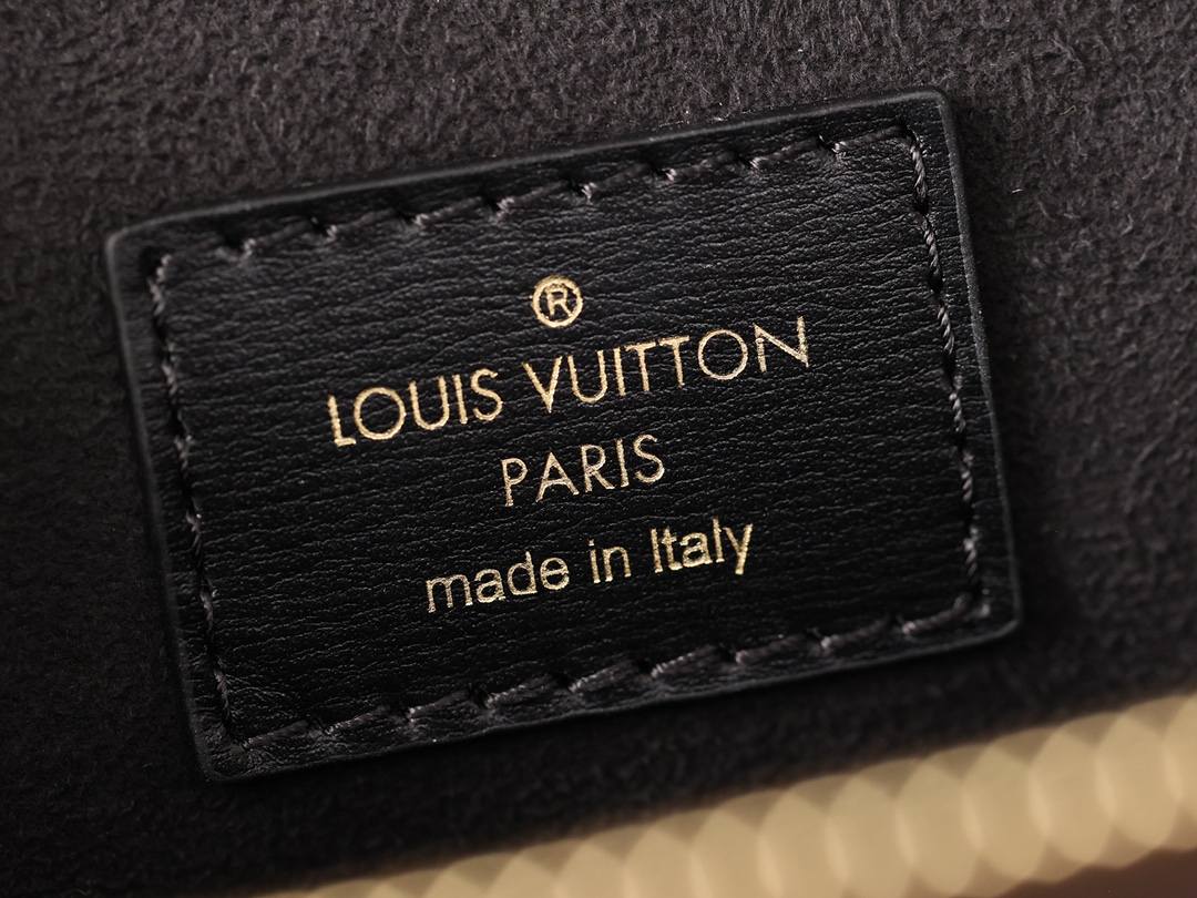 Ellebag’s 1:1 Replica of Louis Vuitton M47125 Vanity Chain Pouch: A Tribute to Iconic Craftsmanship (2024 Dec updated)-Best Quality Fake Louis Vuitton Bag Online Store, Replica designer bag ru