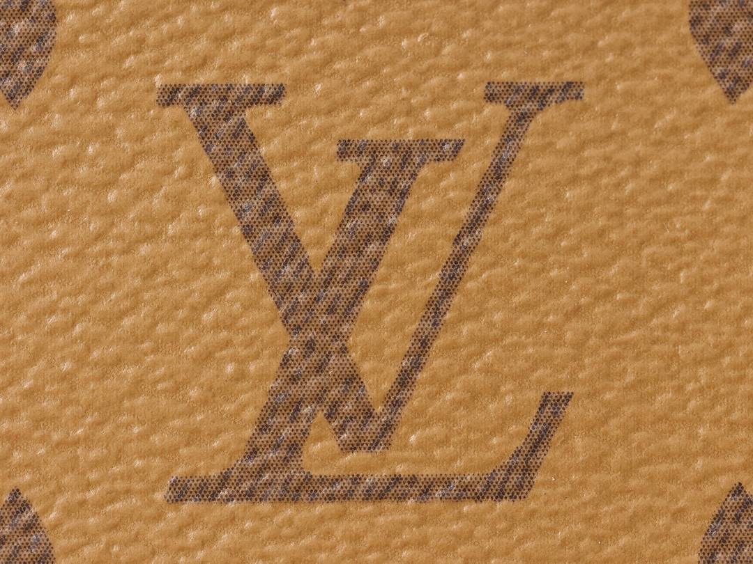 Ellebag’s 1:1 Replica of Louis Vuitton M47125 Vanity Chain Pouch: A Tribute to Iconic Craftsmanship (2024 Dec updated)-Best Quality Fake Louis Vuitton Bag Online Store, Replica designer bag ru